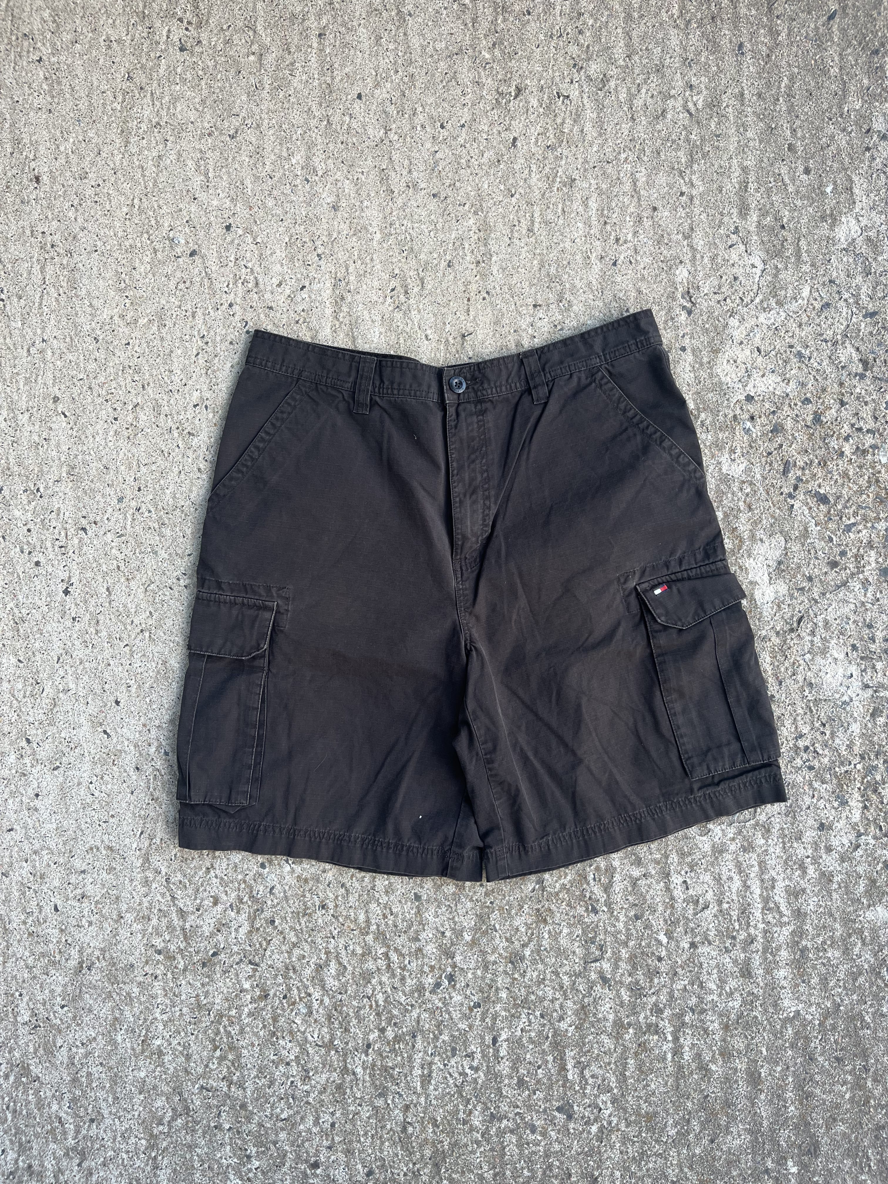 Vintage Y2K Baggy Black Tommy Hilfiger Cargo Shorts (W34)