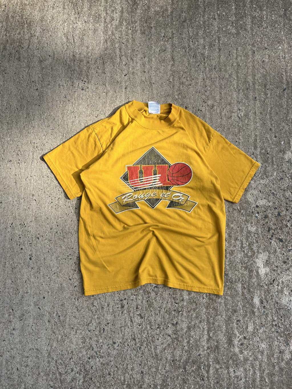 Vintage 90s Yellow Laval University Basketball T-Shirt (M)