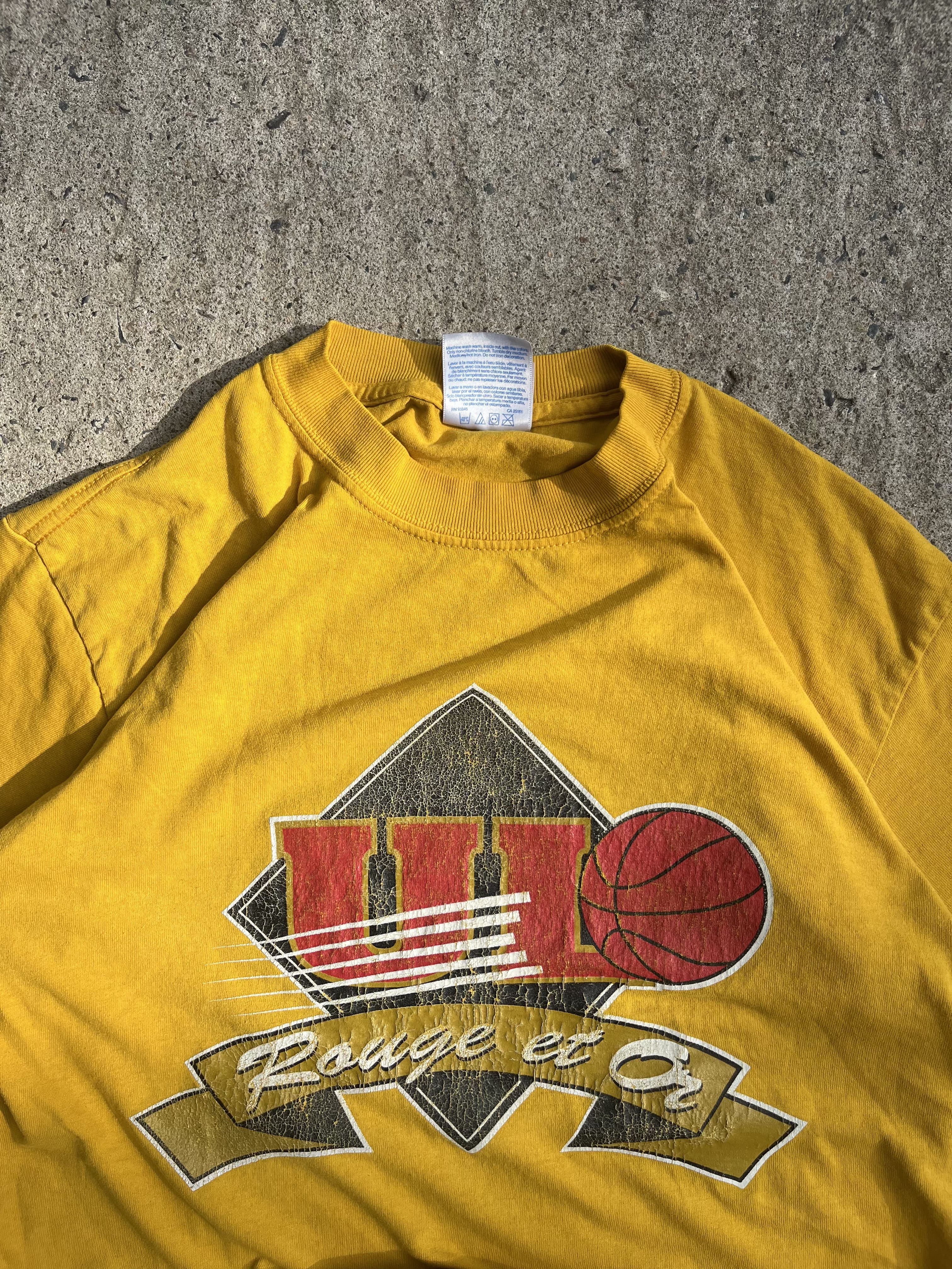 Vintage 90s Yellow Laval University Basketball T-Shirt (M)