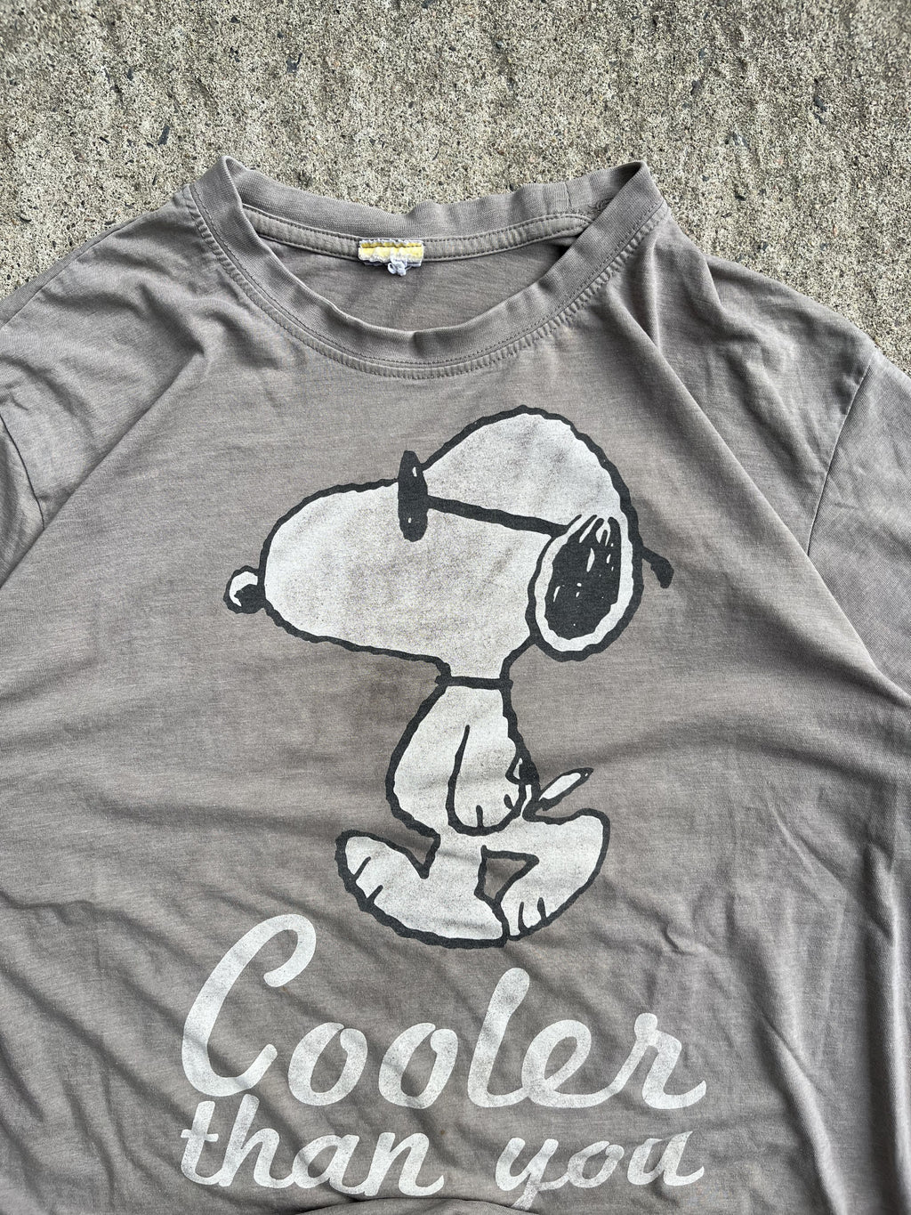 Vintage 90s Beige "Cooler Than You" Peanuts T-Shirt (M)