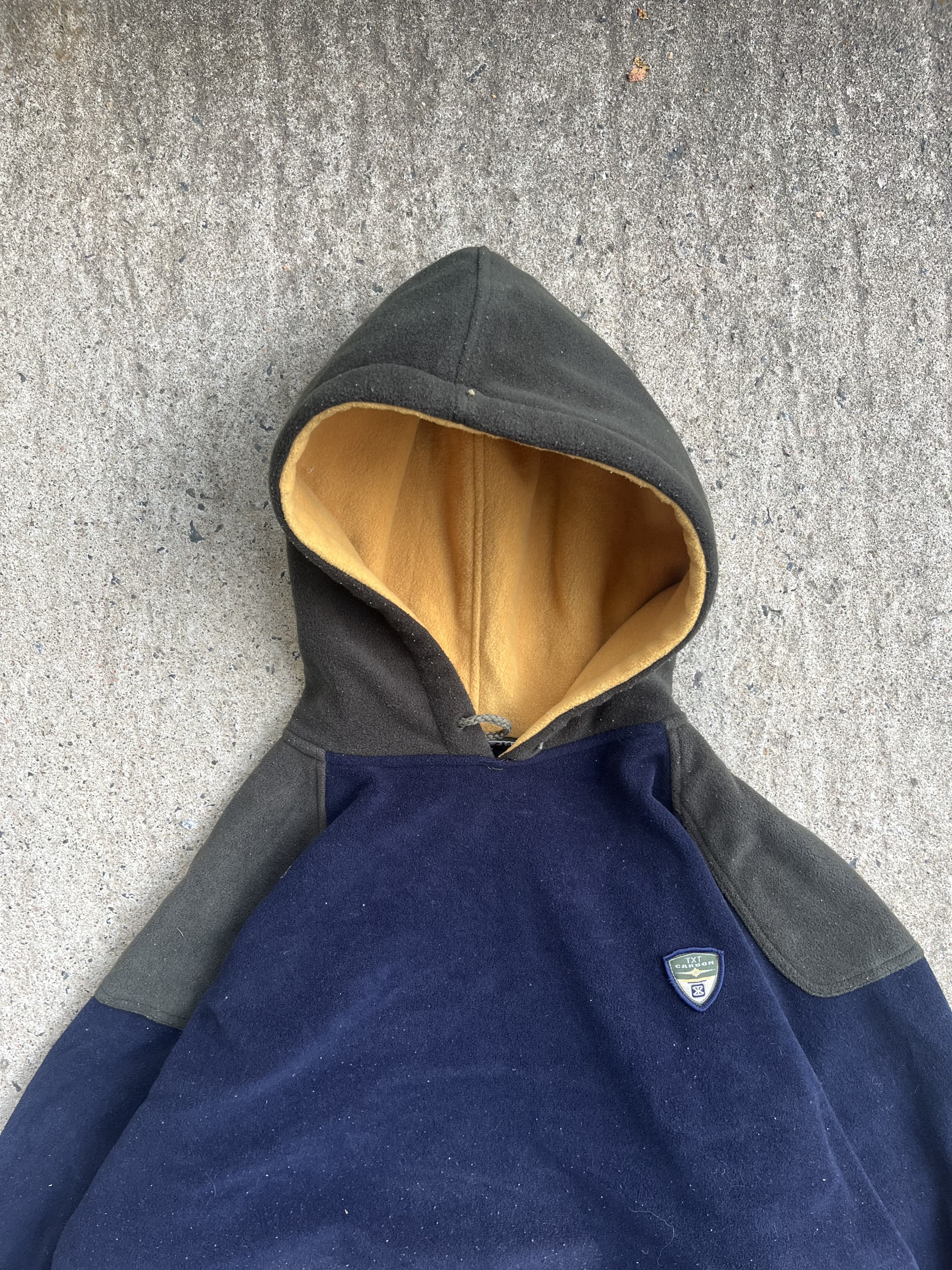 Vintage Y2K 4 Tone TXT Fleece (XL)