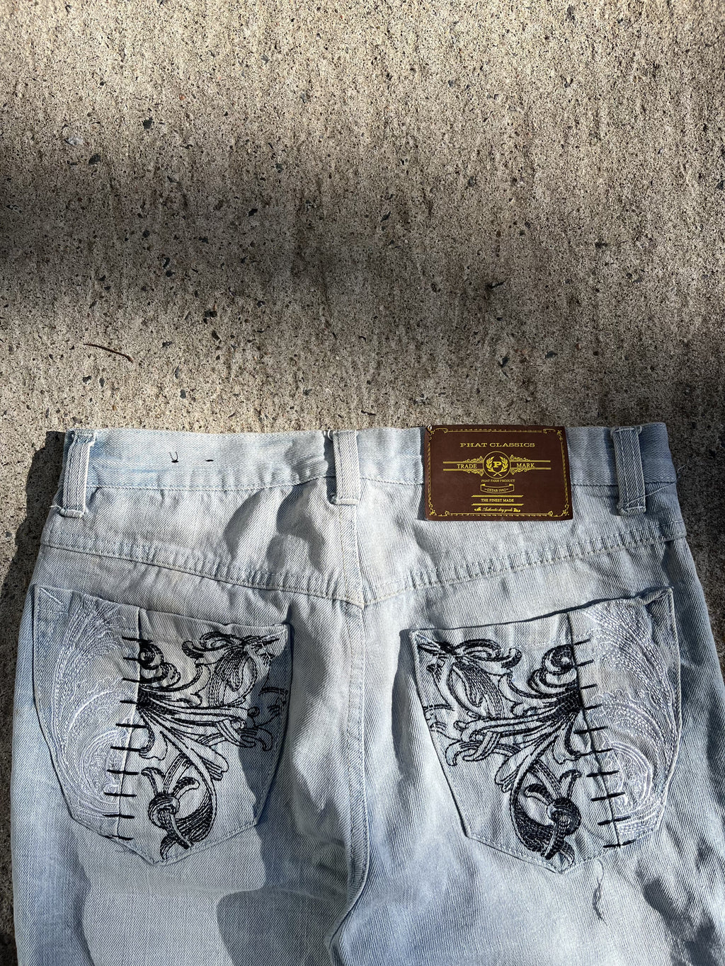 Vintage Y2K Baggy Phat Farm Embroidered Jorts (W32)