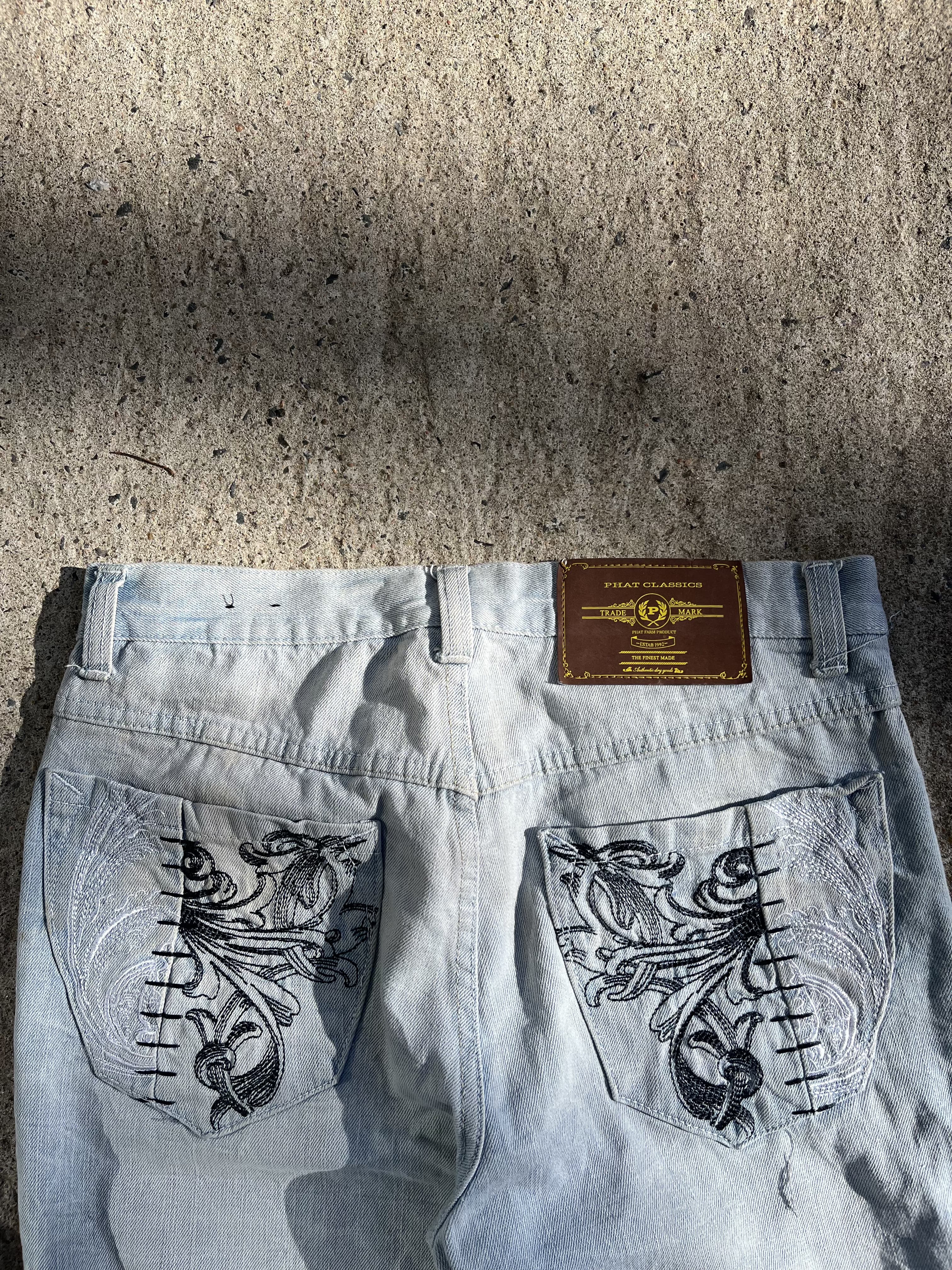 Vintage Y2K Baggy Phat Farm Embroidered Jorts (W32)