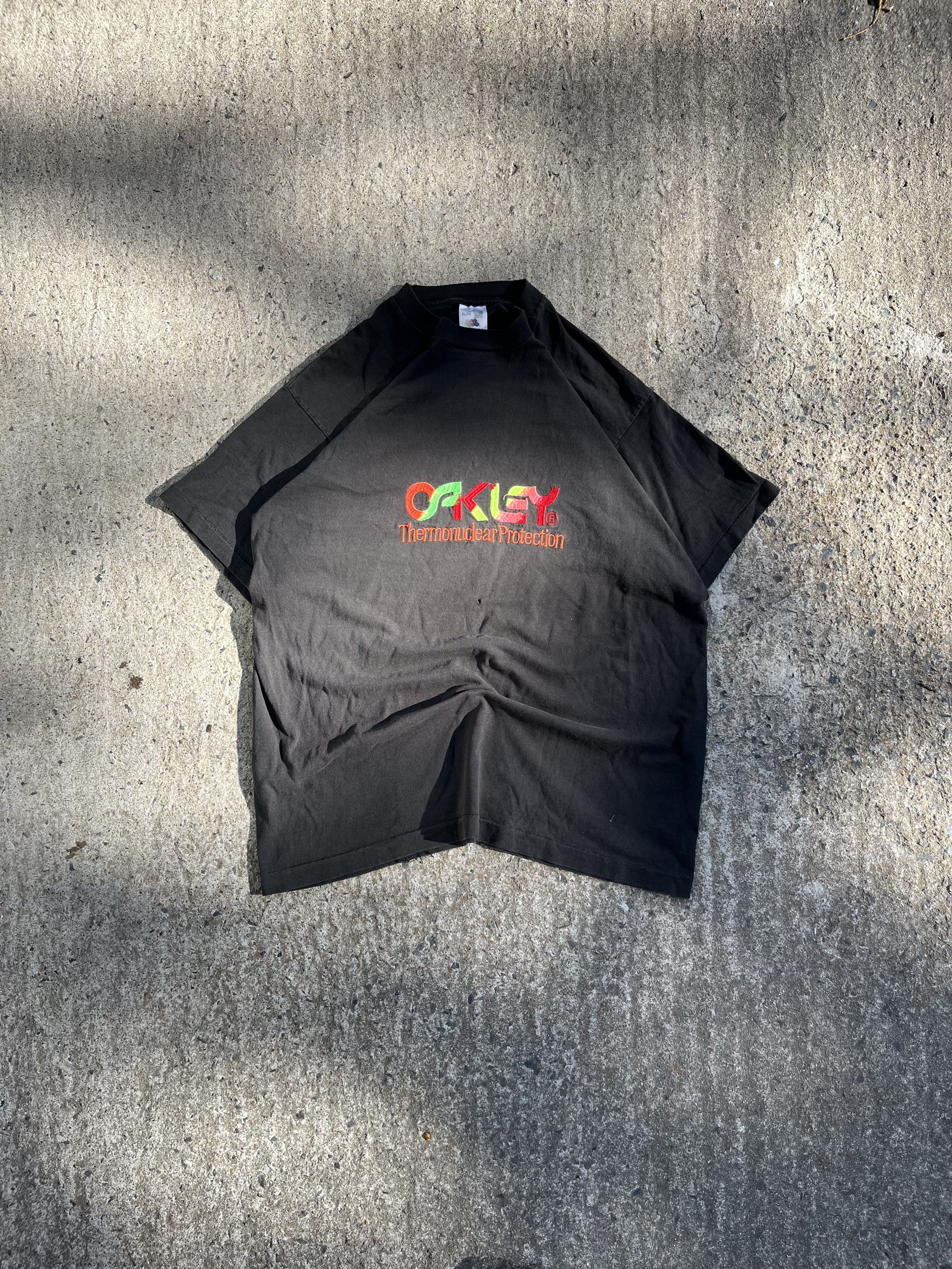 Vintage 90s Single Stitch Oakley Rainbow T-Shirt (XL)