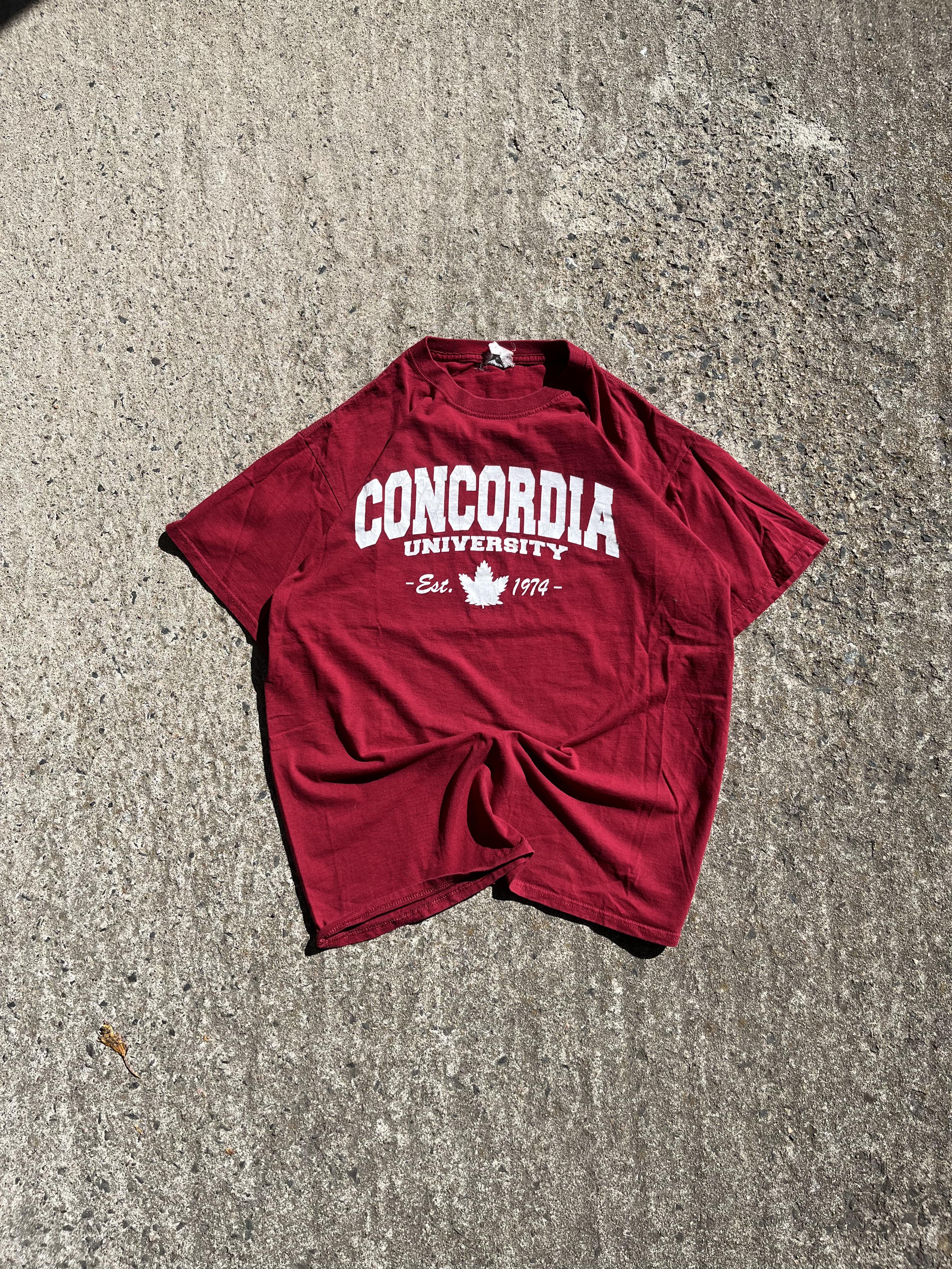 Vintage Y2K Concordia University T-Shirt (L)