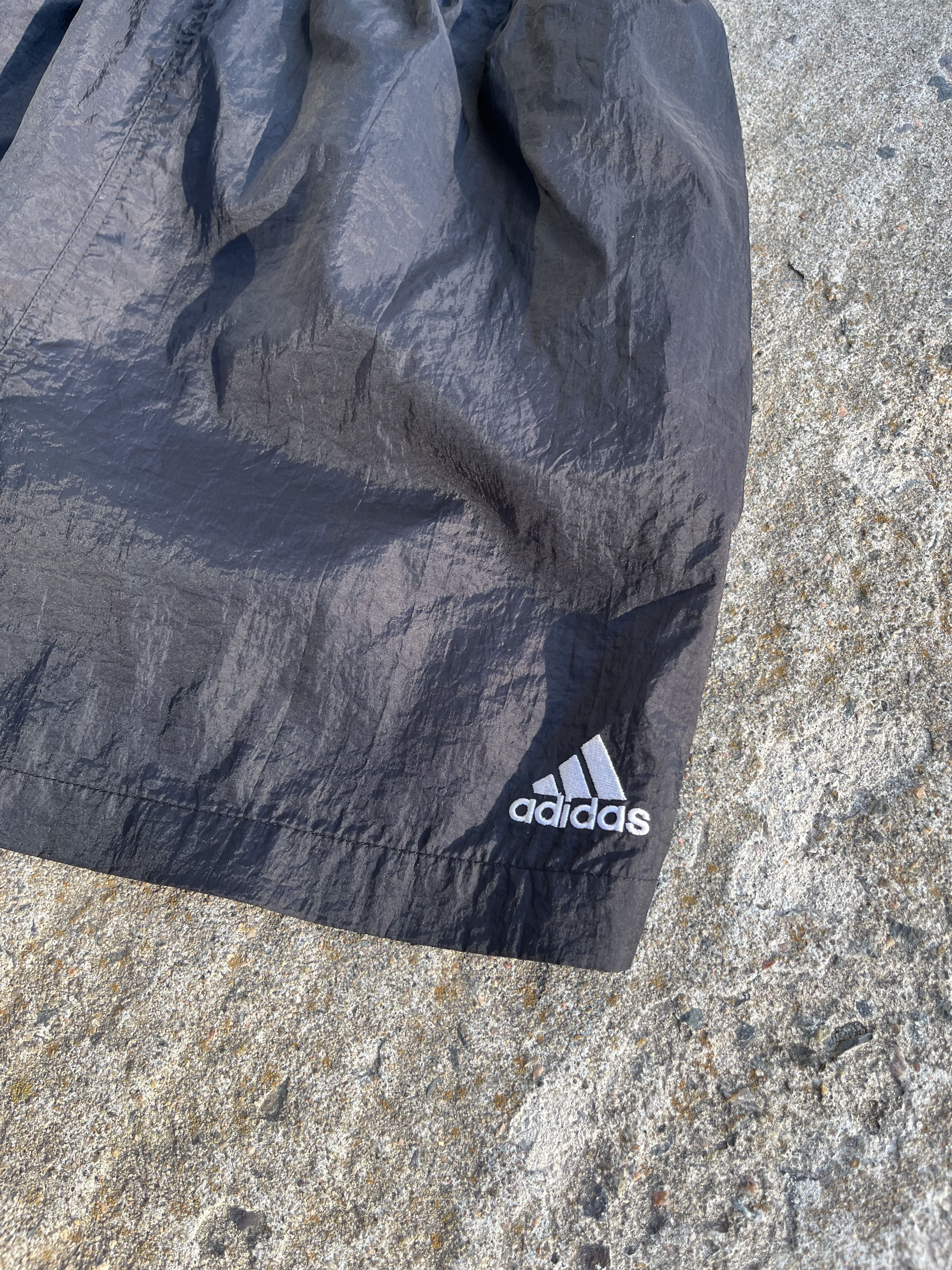 Vintage 90s Black Adidas Shorts (M)