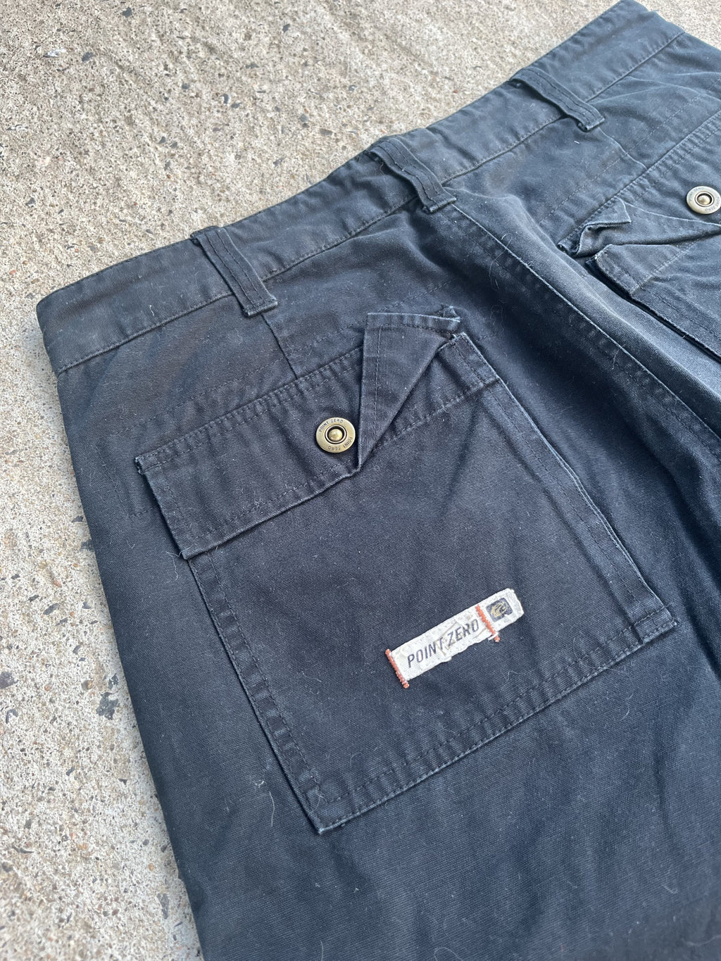 Vintage Y2K Baggy Black Point Zero Cargo Shorts (W34)