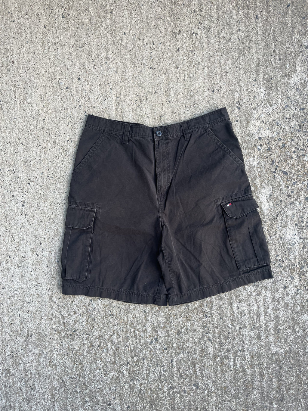 Vintage Y2K Baggy Black Tommy Hilfiger Cargo Shorts (W34)