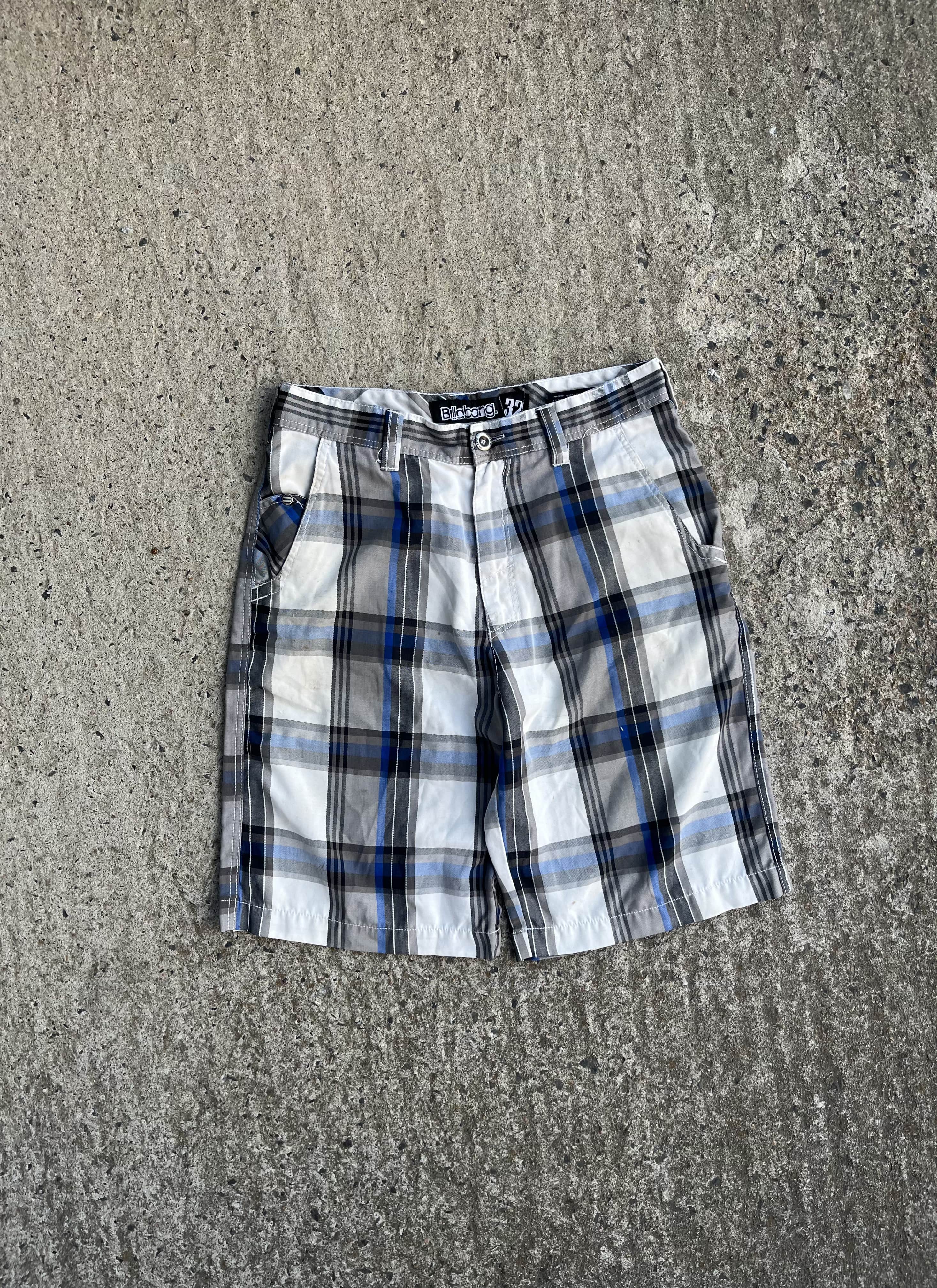 Vintage Y2K Grunge Checkered Billabong Baggy Shorts (W32)