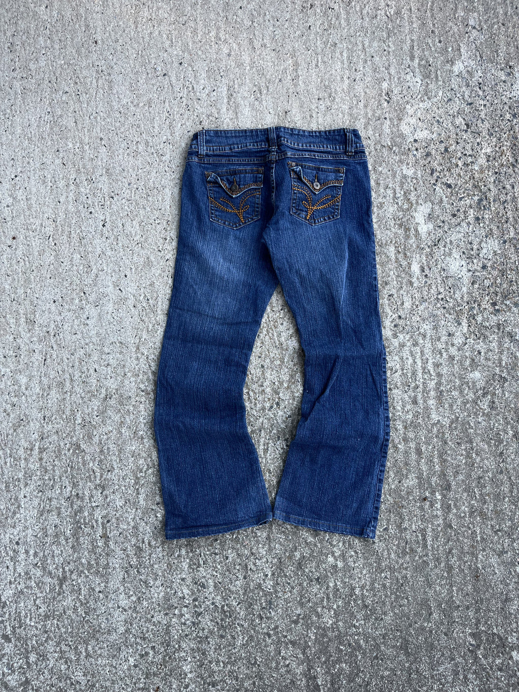 Vintage Y2K/Grunge Low-Rise Flared Streetwear Society Jeans (W26)
