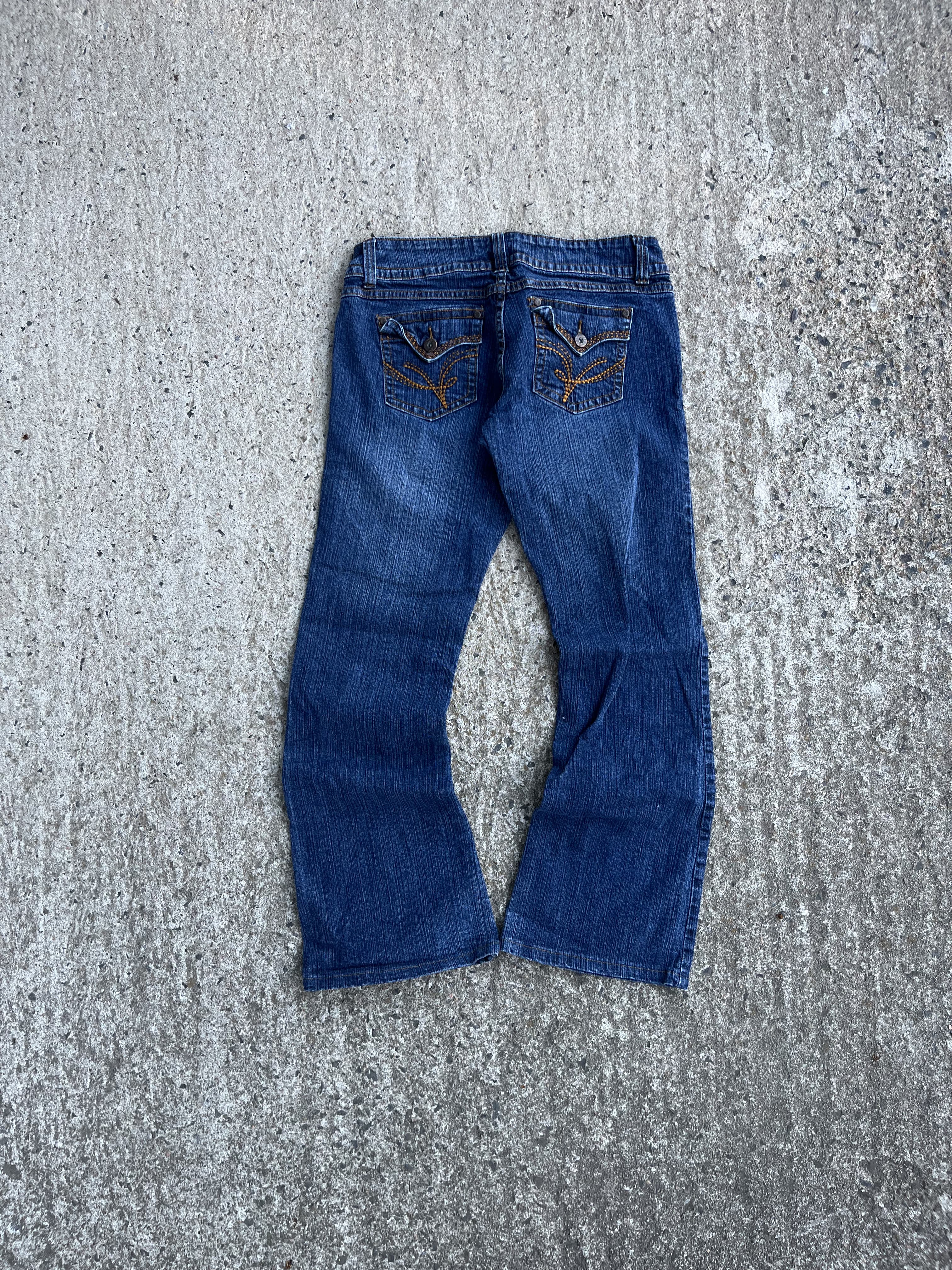 Vintage Y2K/Grunge Low-Rise Flared Streetwear Society Jeans (W26)