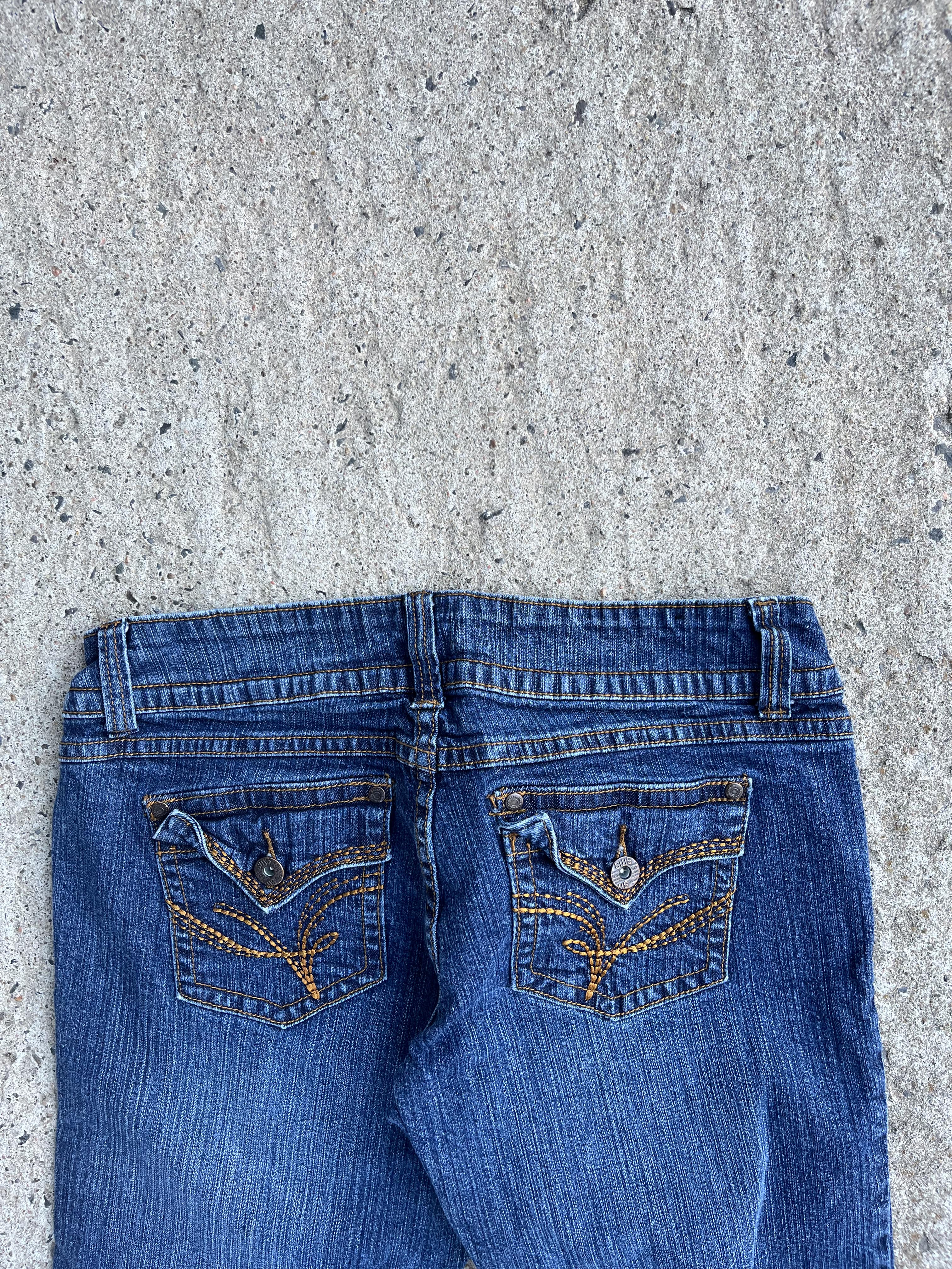 Vintage Y2K/Grunge Low-Rise Flared Streetwear Society Jeans (W26)