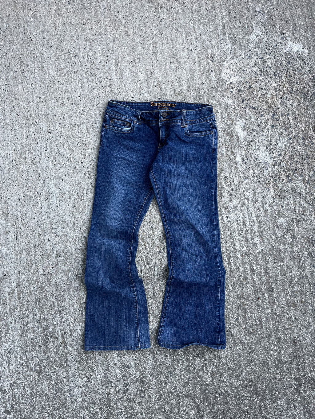 Vintage Y2K/Grunge Low-Rise Flared Streetwear Society Jeans (W26)