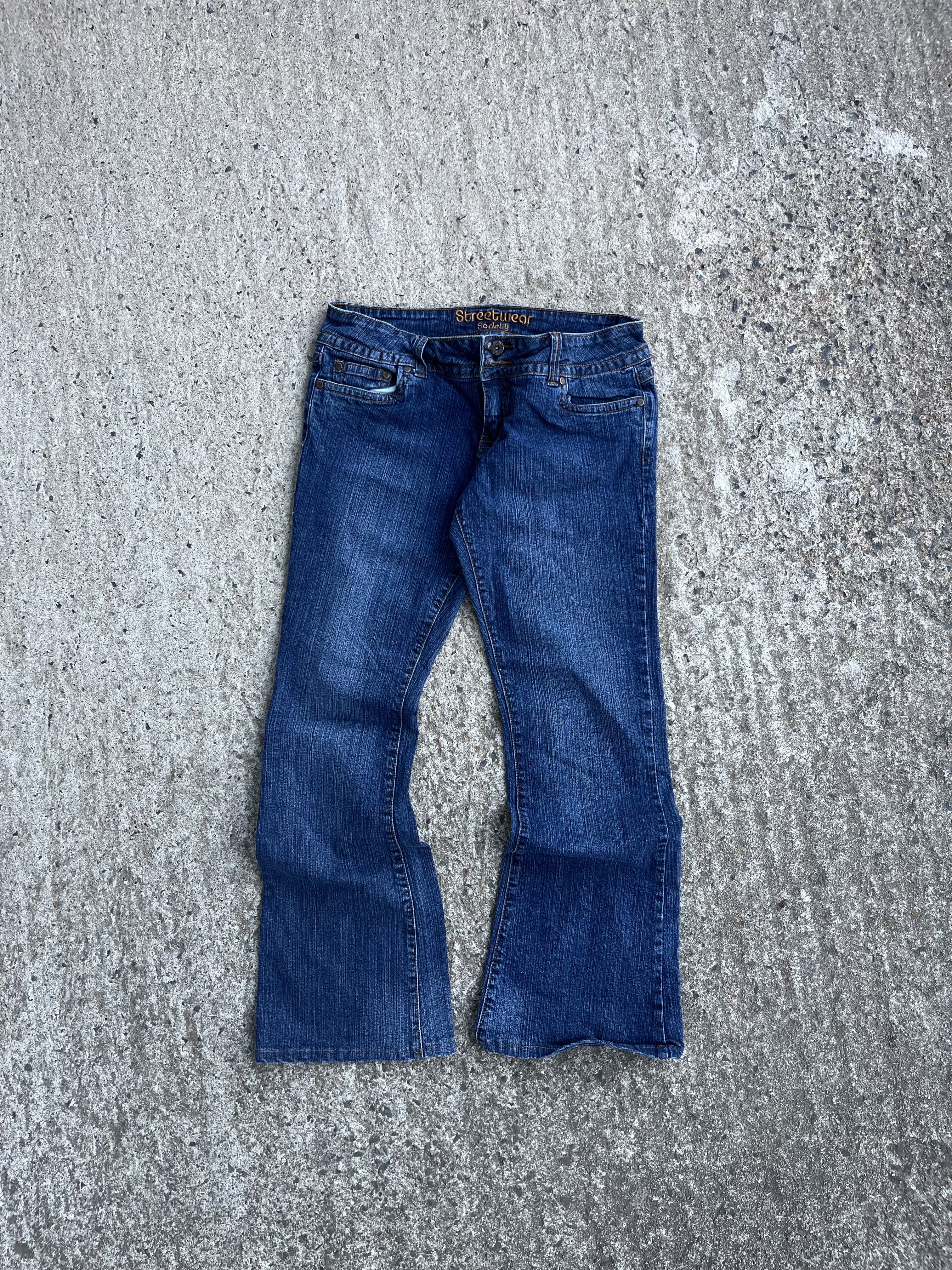 Vintage Y2K/Grunge Low-Rise Flared Streetwear Society Jeans (W26)
