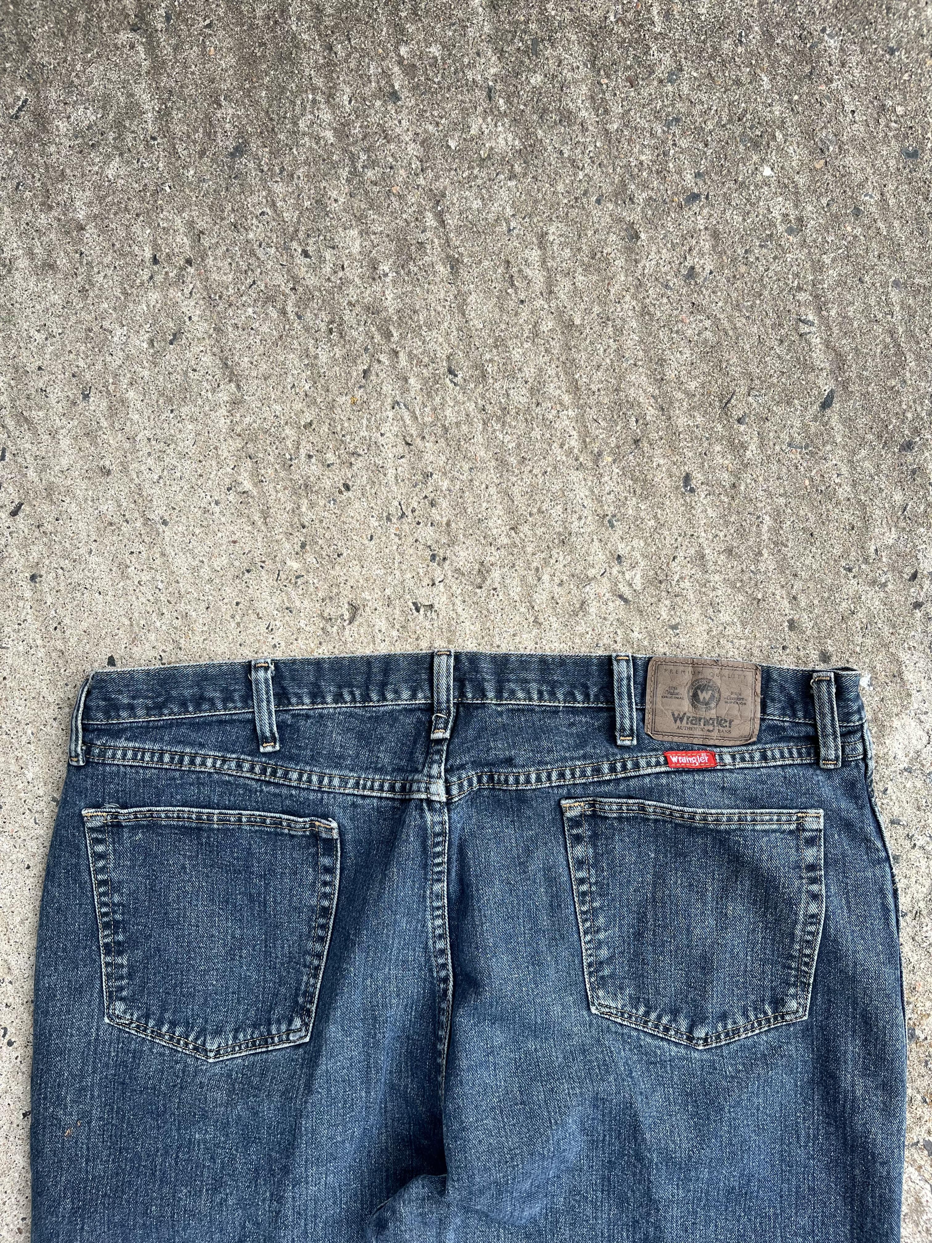 Vintage 90s Beige Baggy Levi's White Tabs (W36)