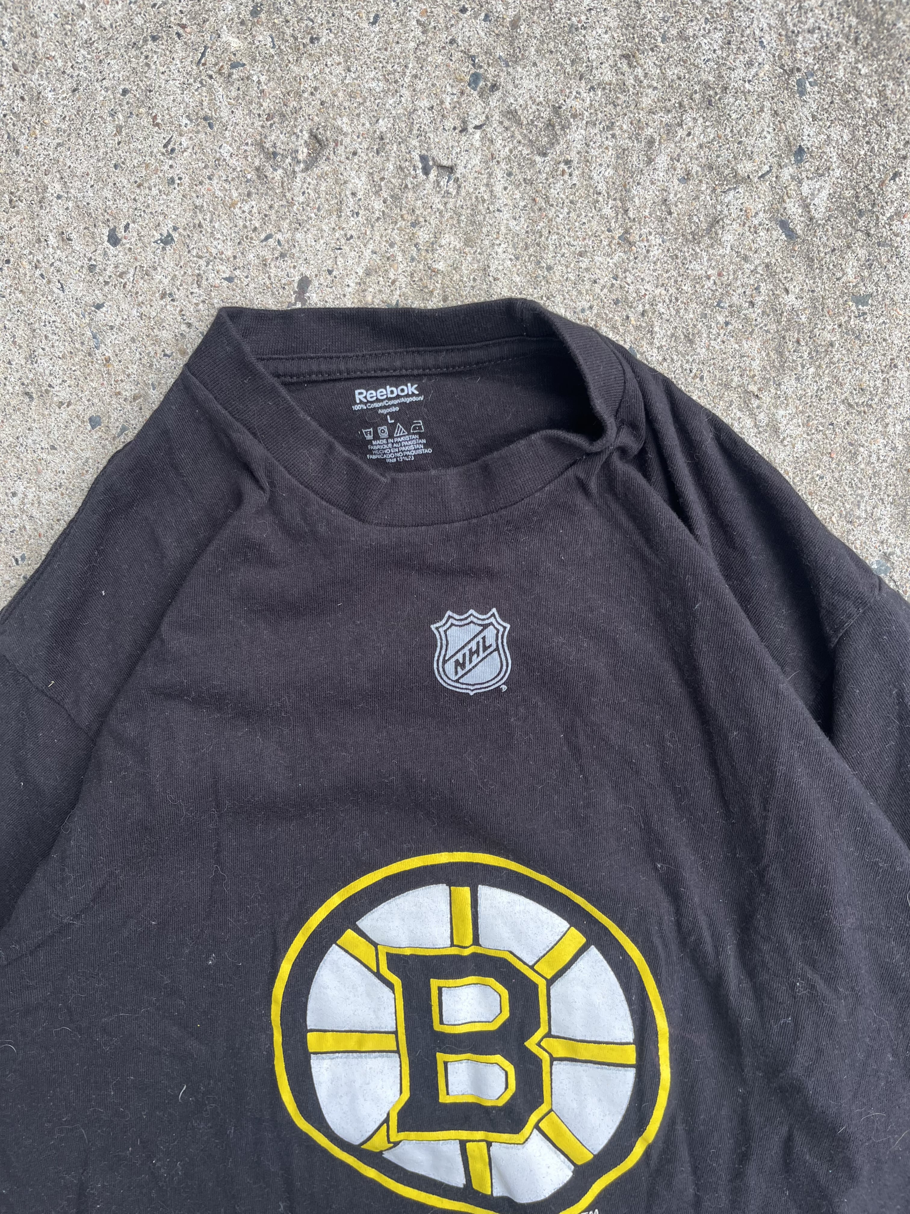 Vintage Y2K Black Boston Bruins Graphic T-Shirt (L)