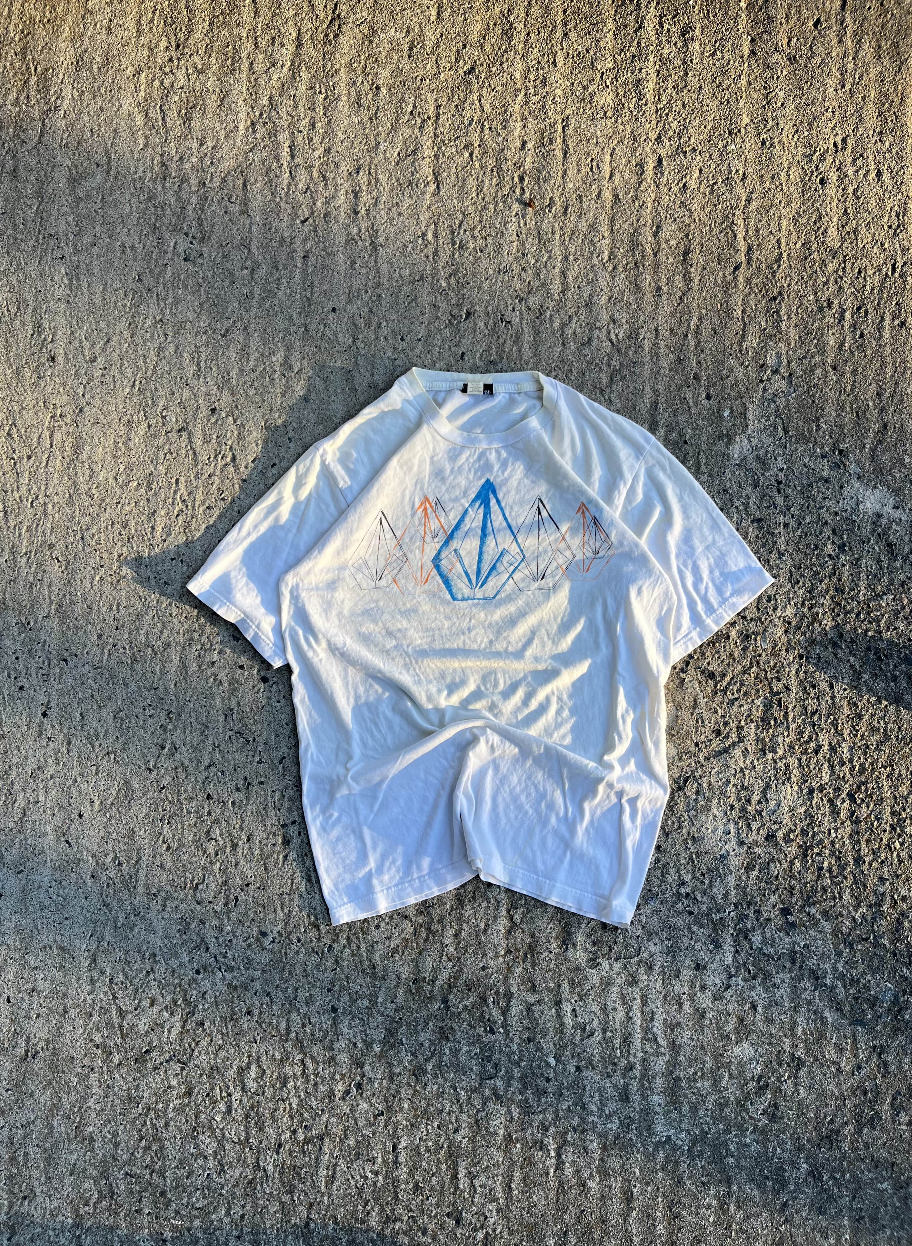 Vintage Y2K Grunge Volcom T-Shirt (M)