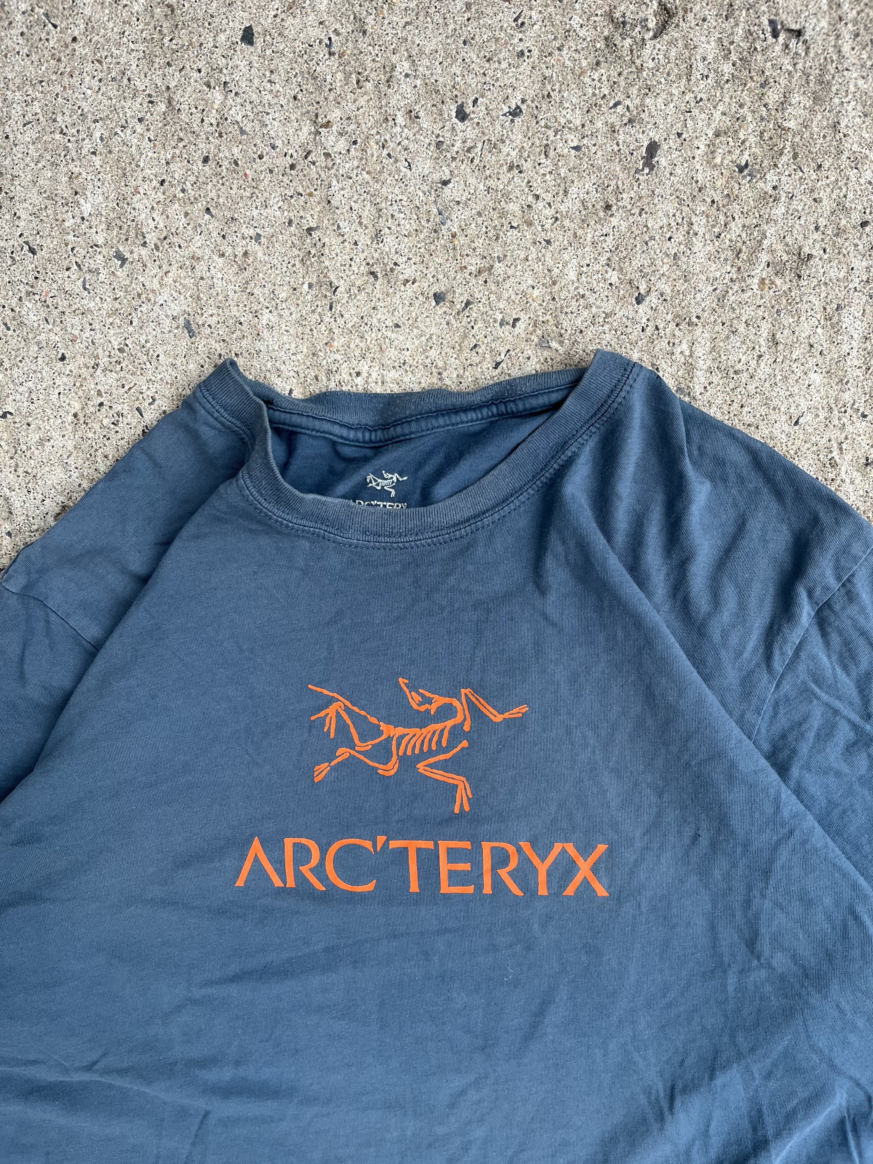 Vintage Y2K Gorpcore Arc'Teryx Blue T-Shirt (M)