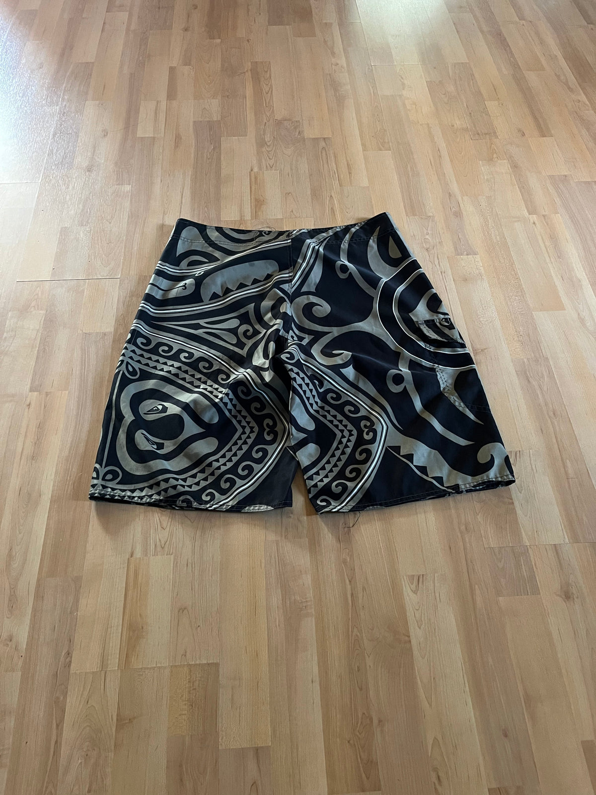 Y2K Surfwear Hawaiian All Over Print Quiksilver Shorts (W36)
