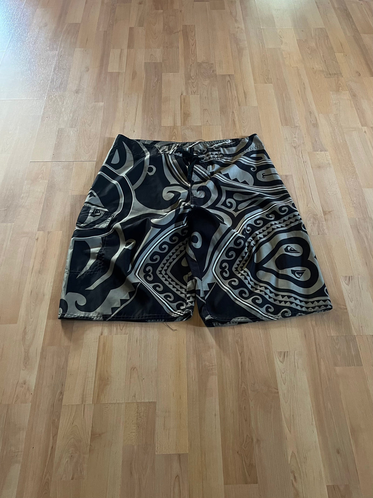 Y2K Surfwear Hawaiian All Over Print Quiksilver Shorts (W36)