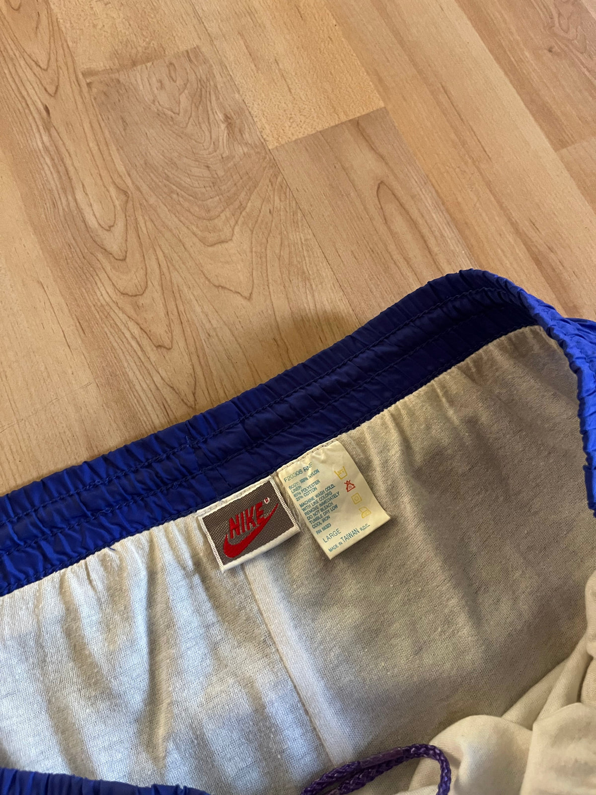 90s Blue Nike Baggy Satin Trackpants (W38)