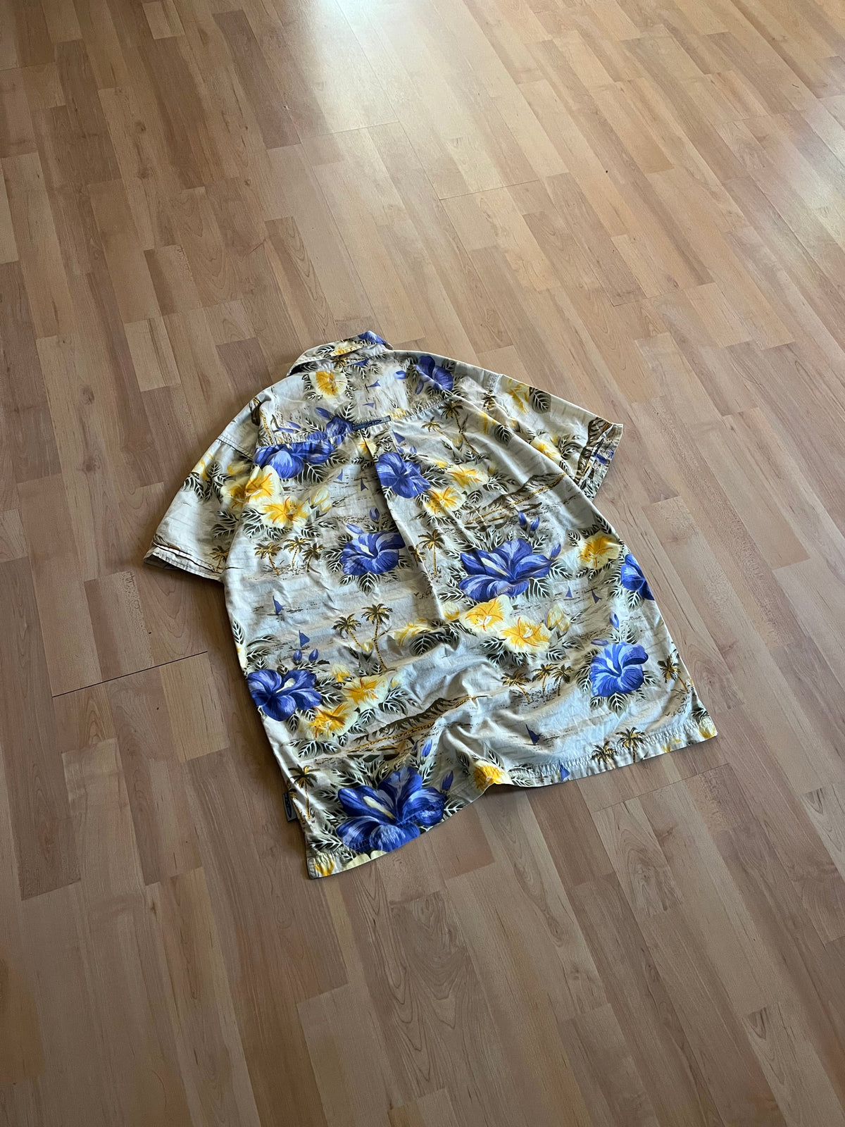00s Floral Pattern All Over Print TXT Surf & City Hawaiian Button-Up Shirt (L)