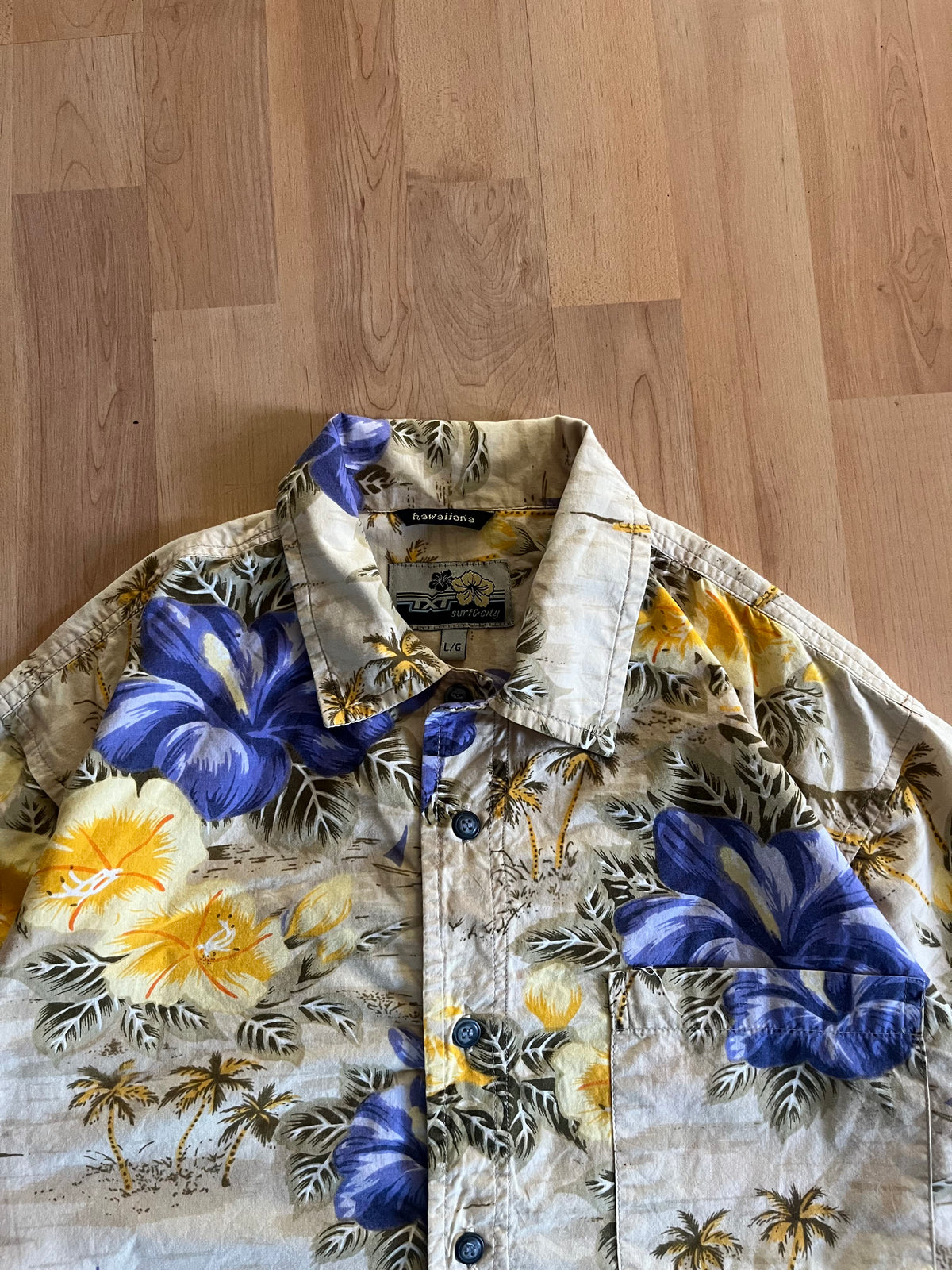00s Floral Pattern All Over Print TXT Surf & City Hawaiian Button-Up Shirt (L)