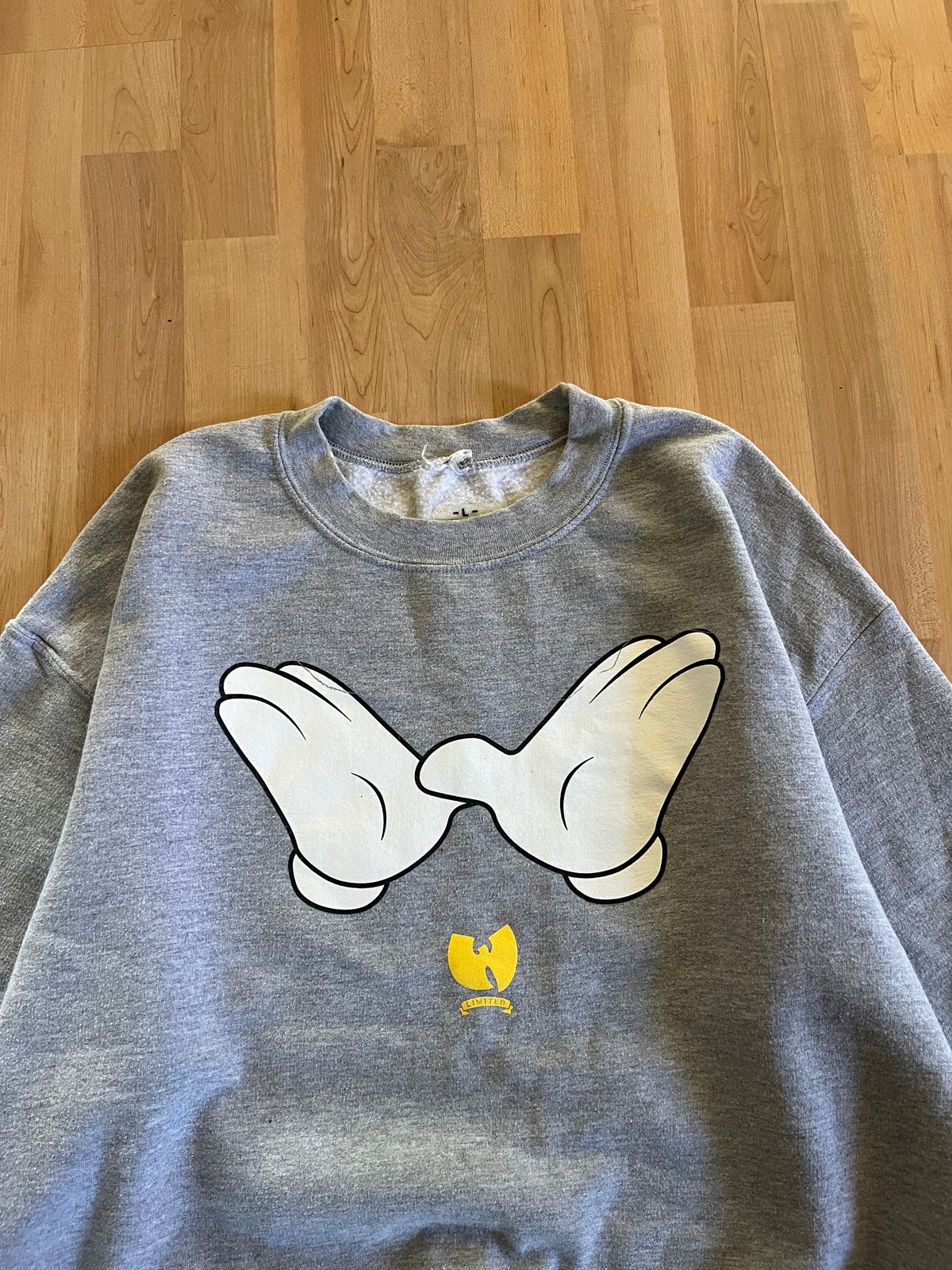 00s Grey Wu-Tang Clan Graphic Heavyweight Crewneck (L)