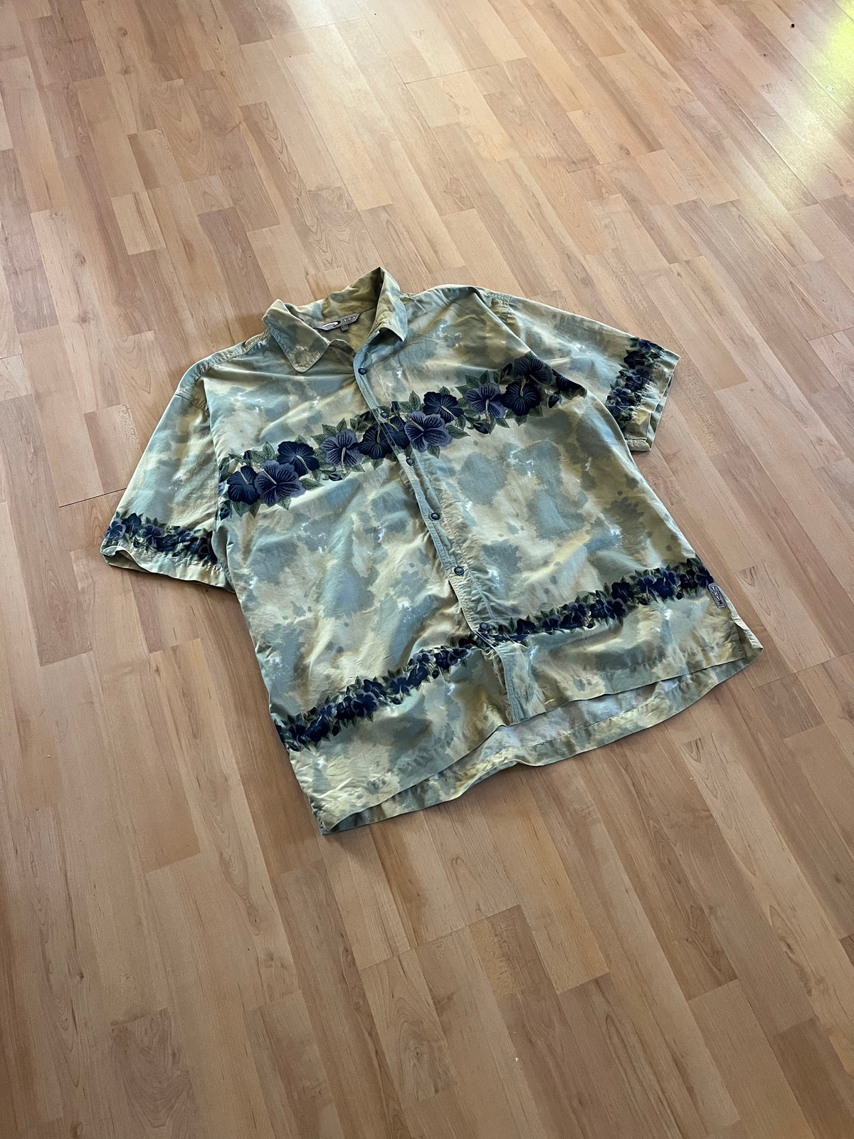00s Floral Pattern All Over Print TXT Surf & City Hawaiian Button-Up Shirt (L)
