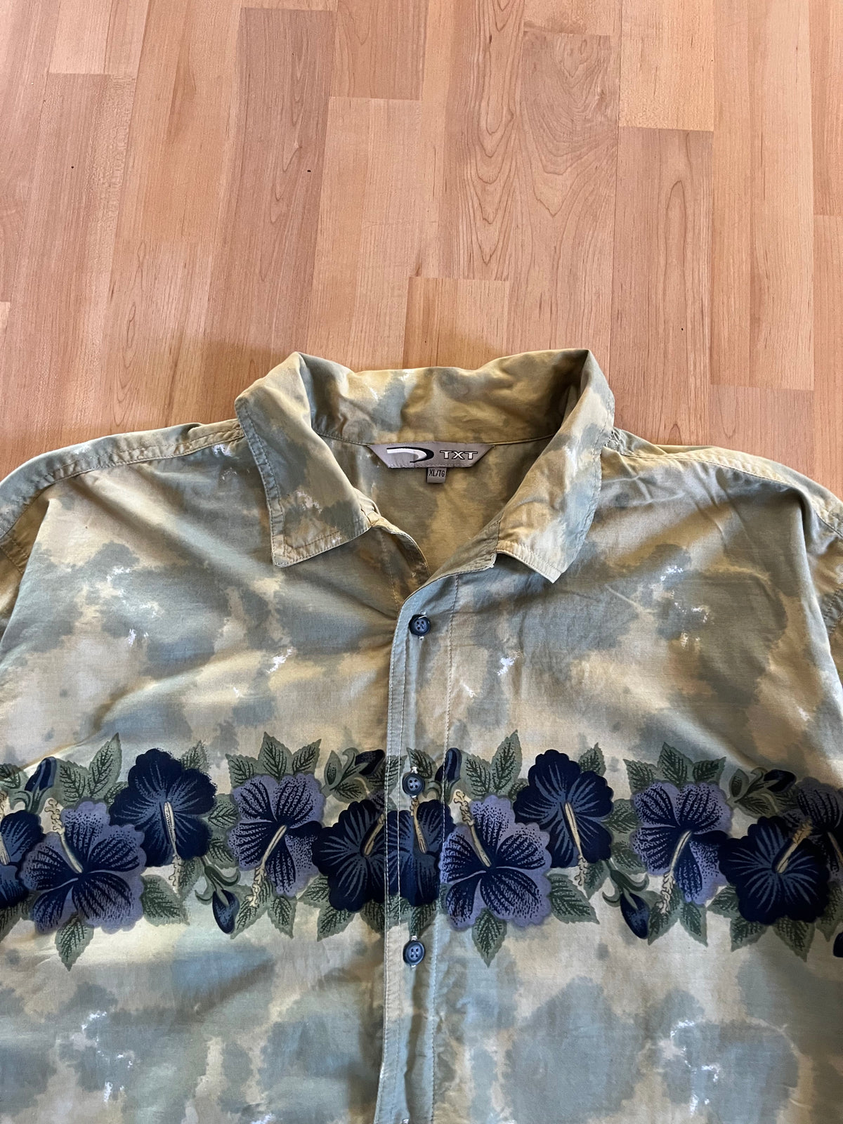 00s Floral Pattern All Over Print TXT Surf & City Hawaiian Button-Up Shirt (L)