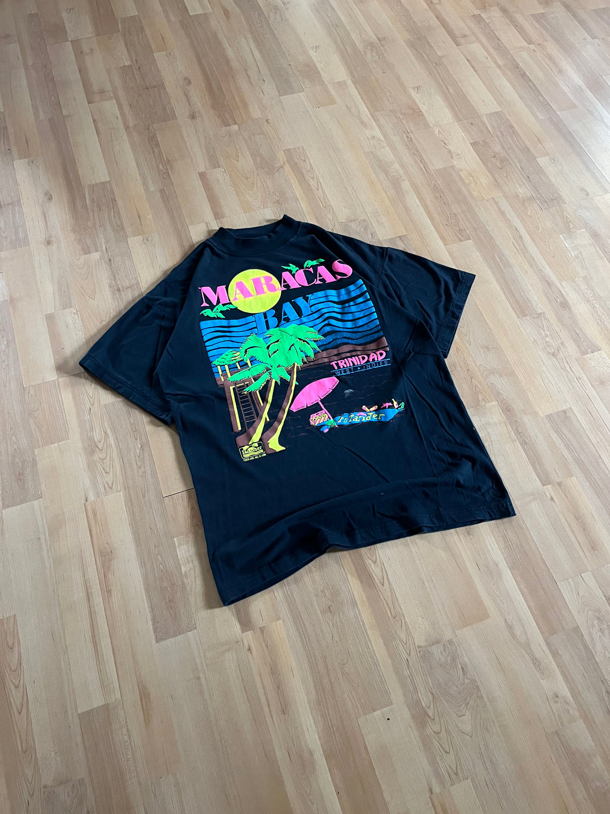 1989 Black Maracas Bay Trinidad West Indies Graphic T-Shirt (L)