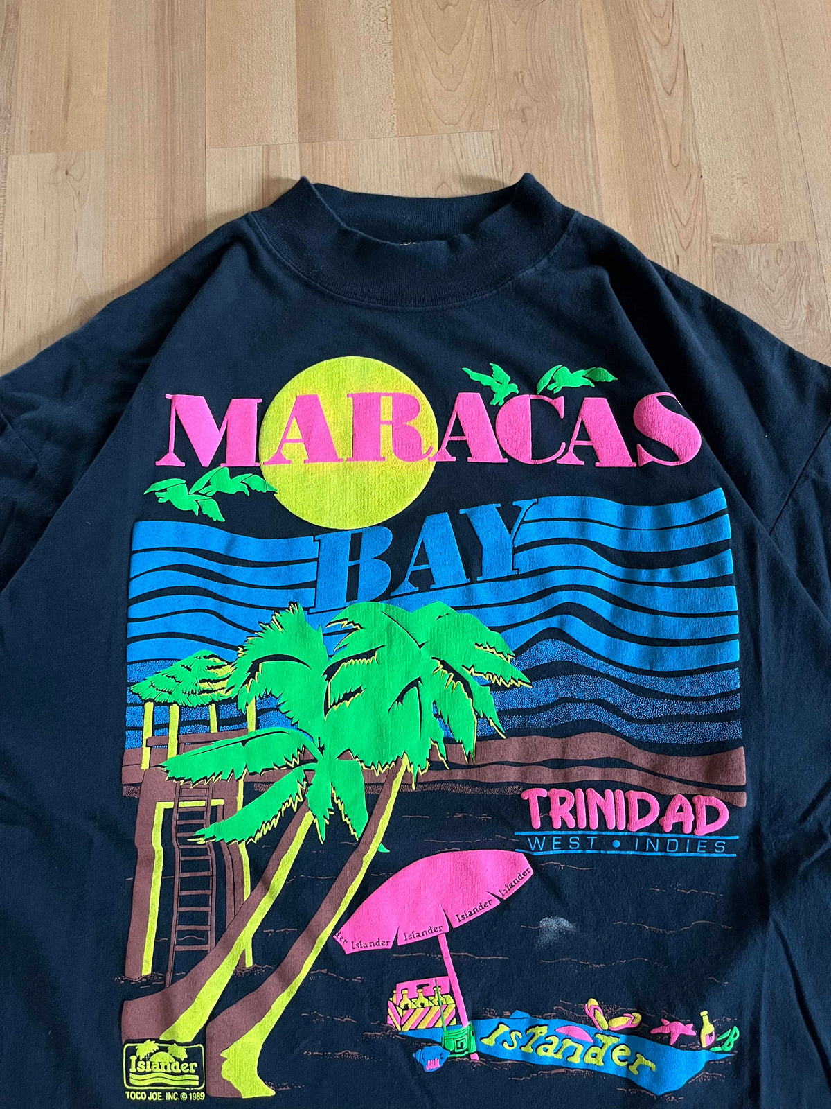 1989 Black Maracas Bay Trinidad West Indies Graphic T-Shirt (L)