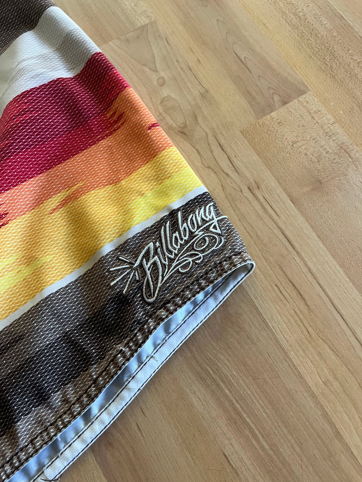 Y2K Billabong Serape Striped Surf Board Shorts (W34)