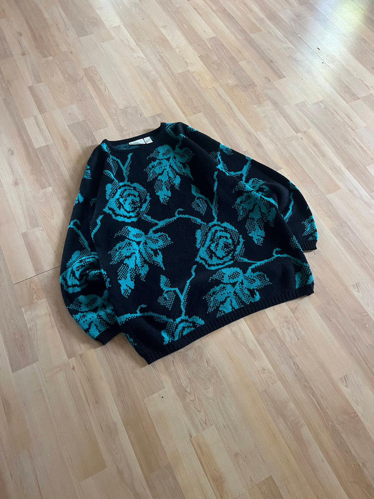 90s Melrose Avenue Black & Teal Floral Rose Knit Sweater (L)