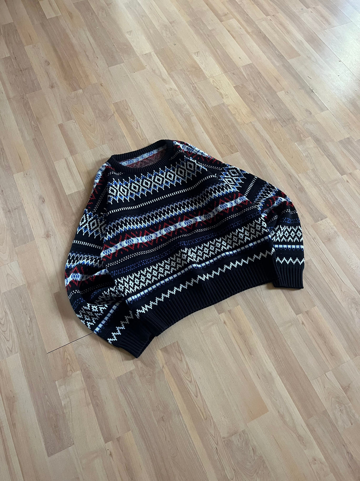 90s Black Aztec Patterm Boxy Knit Sweater (M)