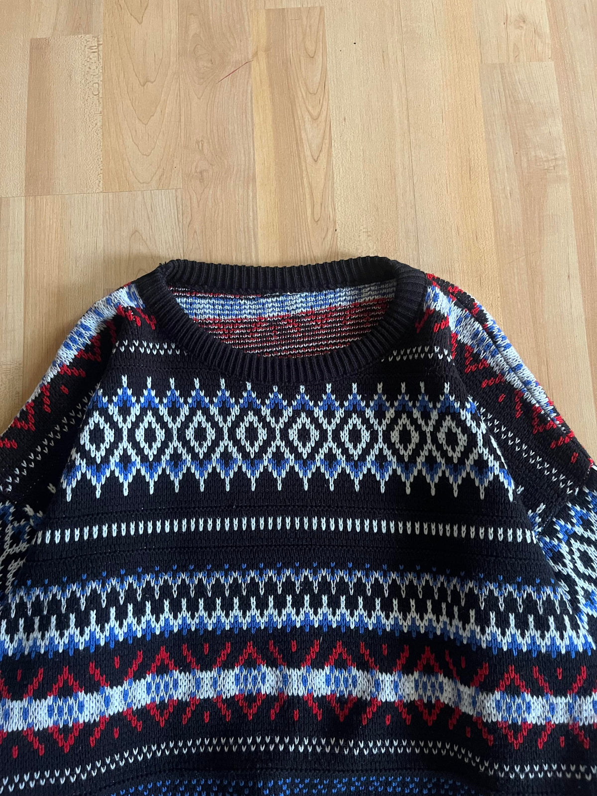 90s Black Aztec Patterm Boxy Knit Sweater (M)