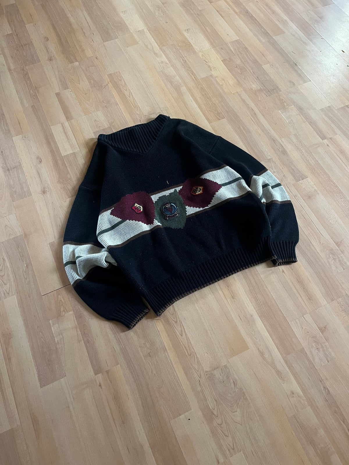 90s Black Intermission Heraldic Crest Knit Sweater (M)