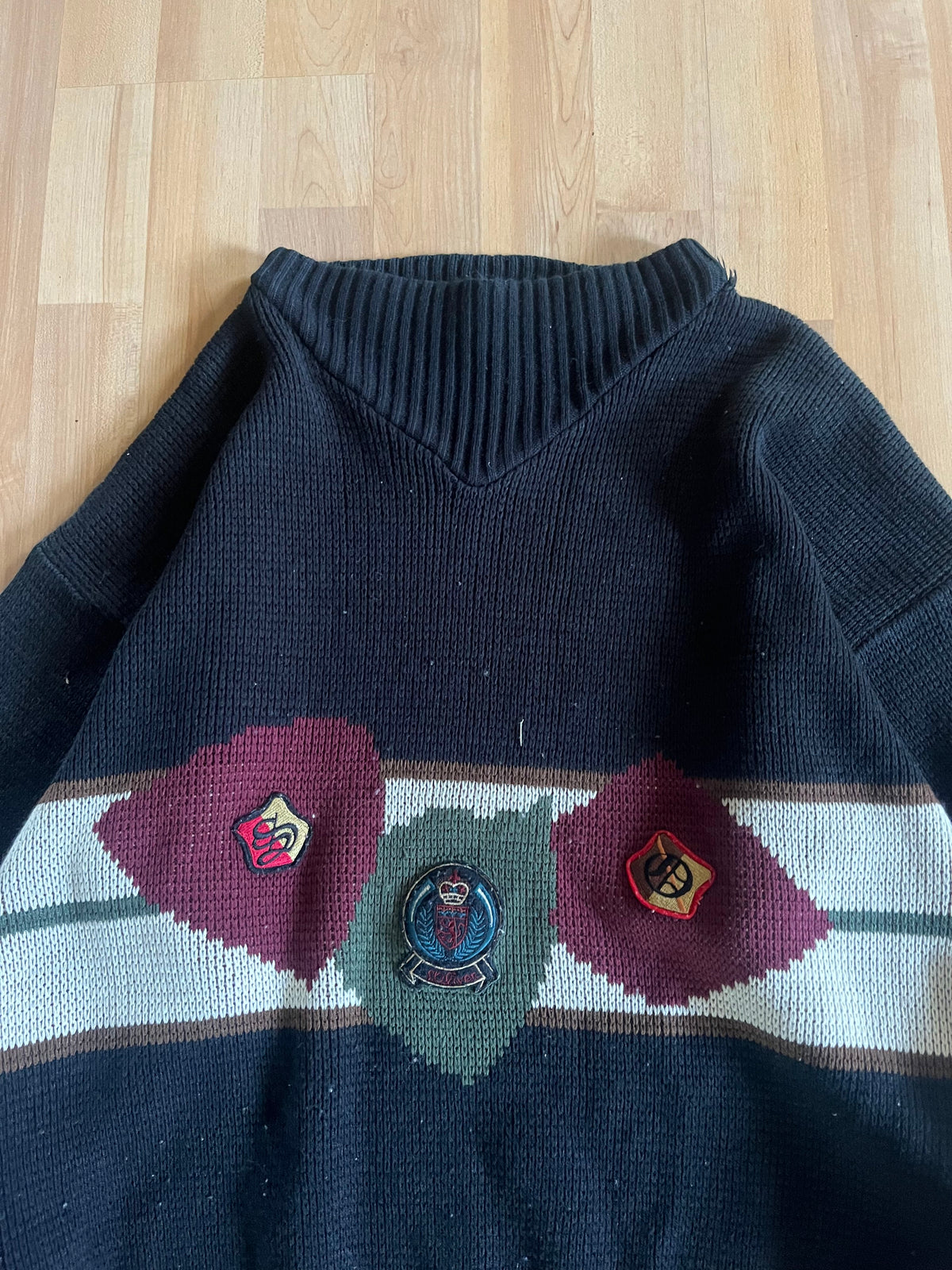 90s Black Intermission Heraldic Crest Knit Sweater (M)