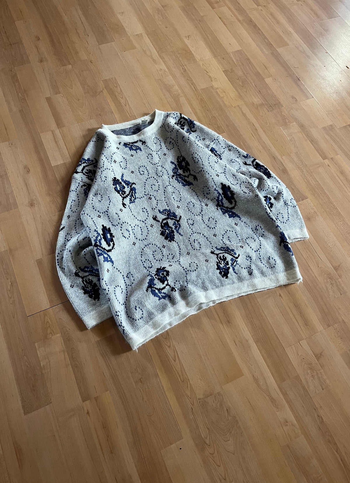90s White & Blue Flower Pattern Knit Sweater (L)
