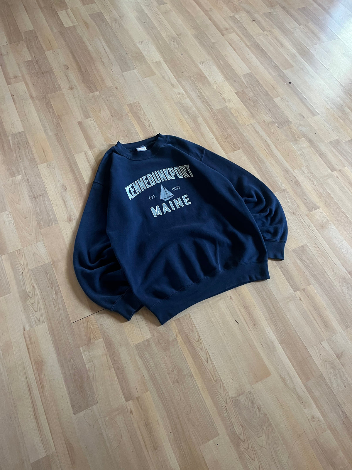 00s Navy Blue Maine Kennebunkport Sailboat Graphic Crewneck (S)