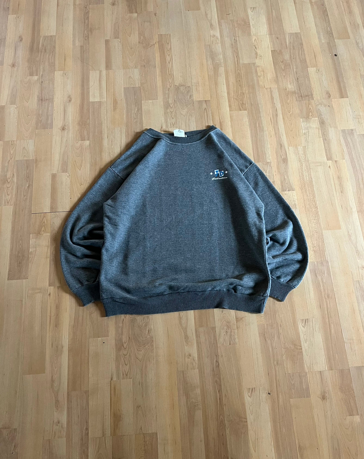 90s Grey Minimalist JD Collection Small Crewneck (M)