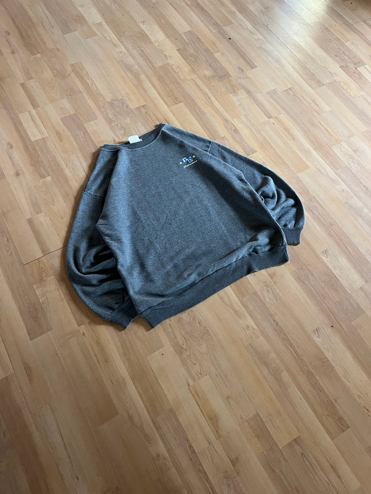 90s Grey Minimalist JD Collection Small Crewneck (M)