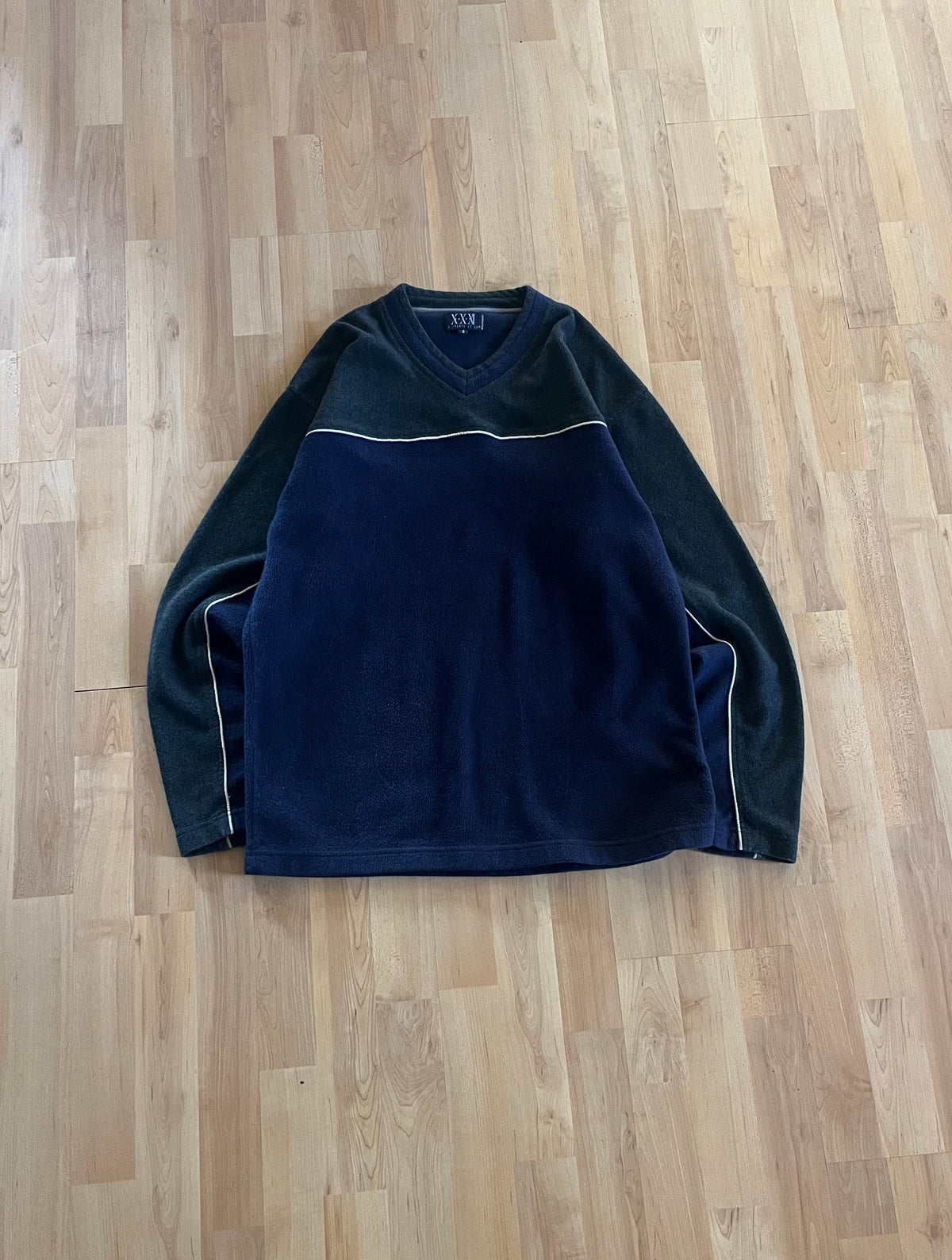 90s  Le Trent Et Un Navy & Grey Colorblock V-Neck Fleece (L)