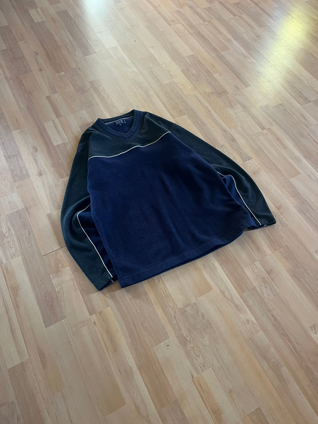 90s  Le Trent Et Un Navy & Grey Colorblock V-Neck Fleece (L)