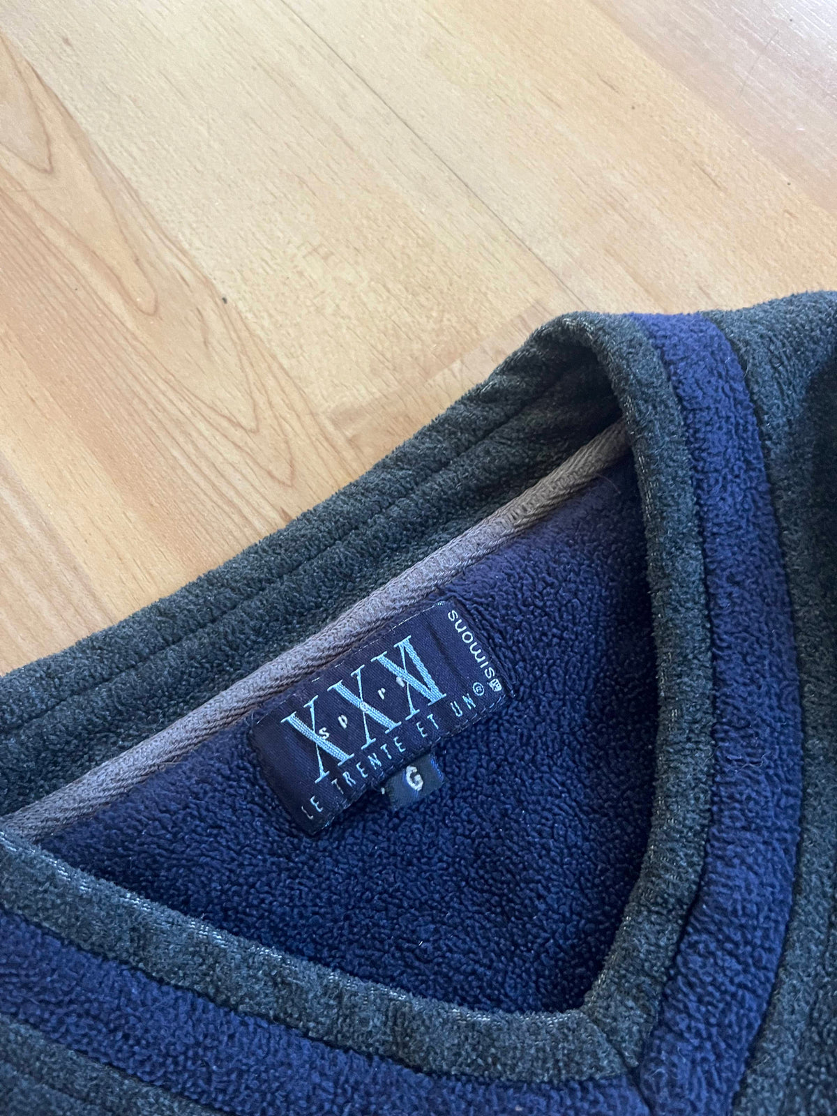 90s  Le Trent Et Un Navy & Grey Colorblock V-Neck Fleece (L)