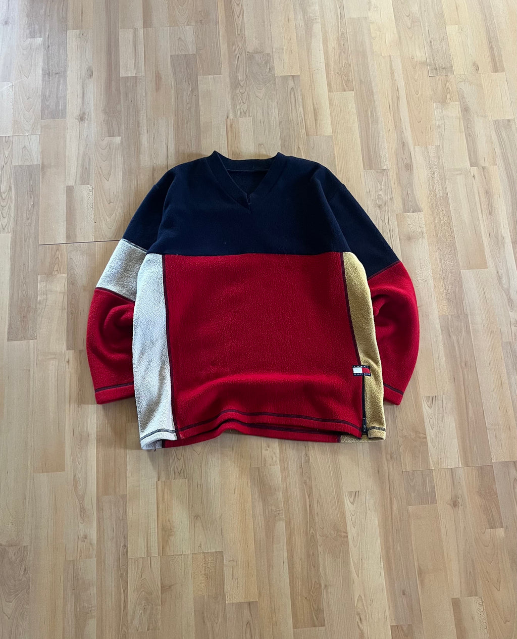 00s Tommy Hilfiger Colorblock V-Neck Fleece Sweater (M)