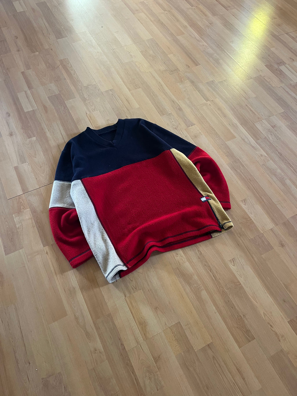 00s Tommy Hilfiger Colorblock V-Neck Fleece Sweater (M)