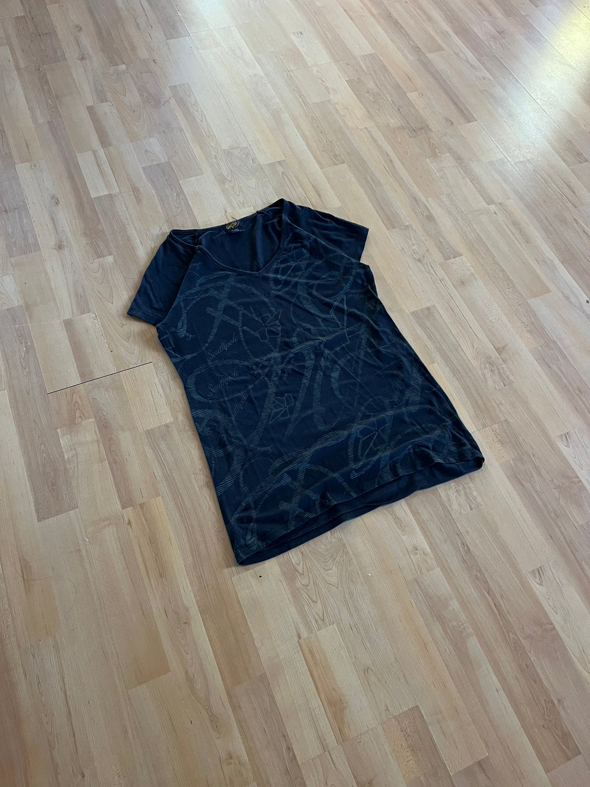 Y2K Black Southpole Cursive All Over Print V-Neck T-Shirt (XL)