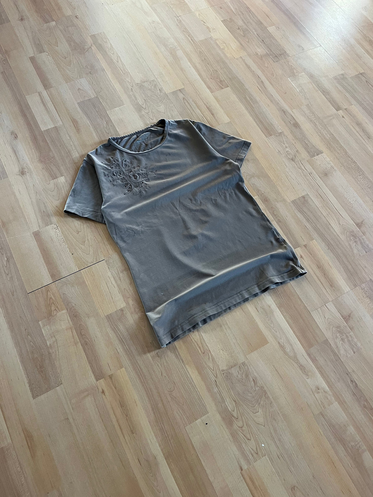 Y2K Light Brown Chlorophylle Faded Flower Embroidered Tee (M)