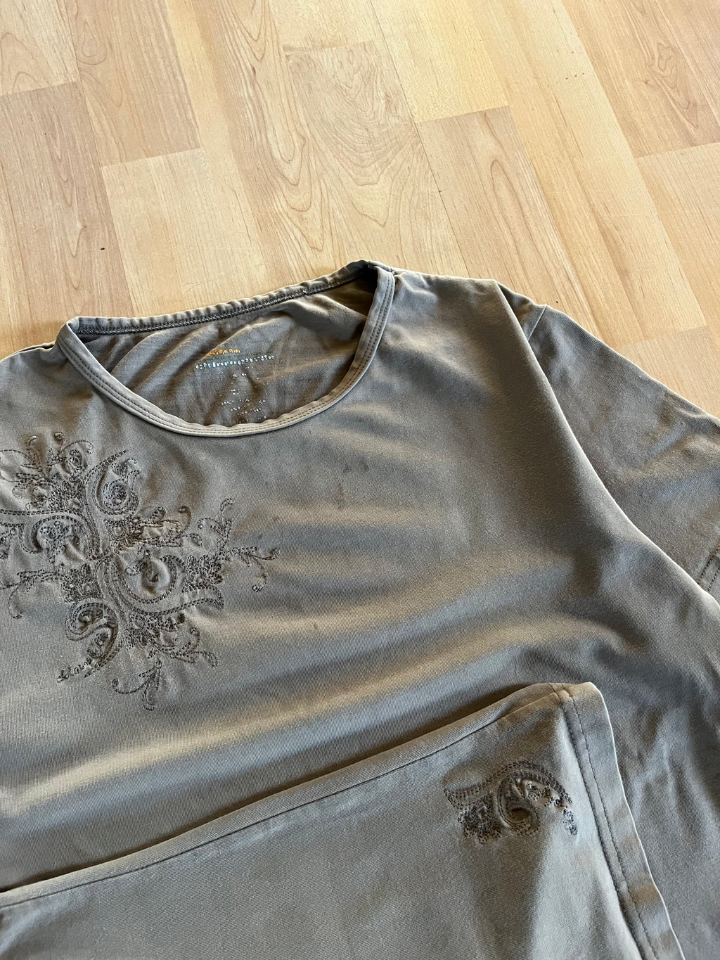 Y2K Light Brown Chlorophylle Faded Flower Embroidered Tee (M)